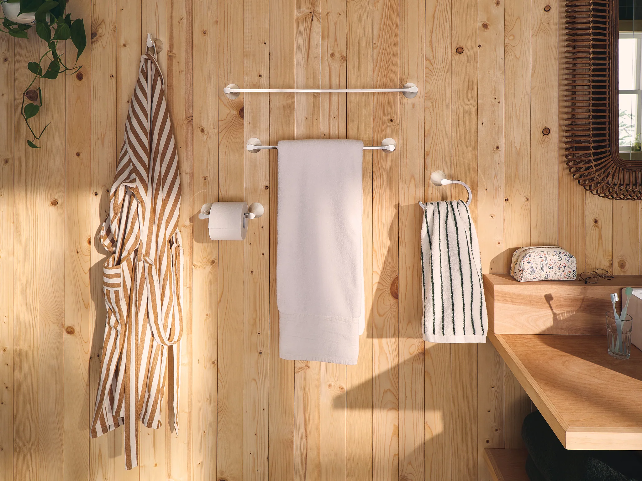 1068-Graeden-Chrome-24-towel-bar-8.webp Graeden Chrome 24" towel bar