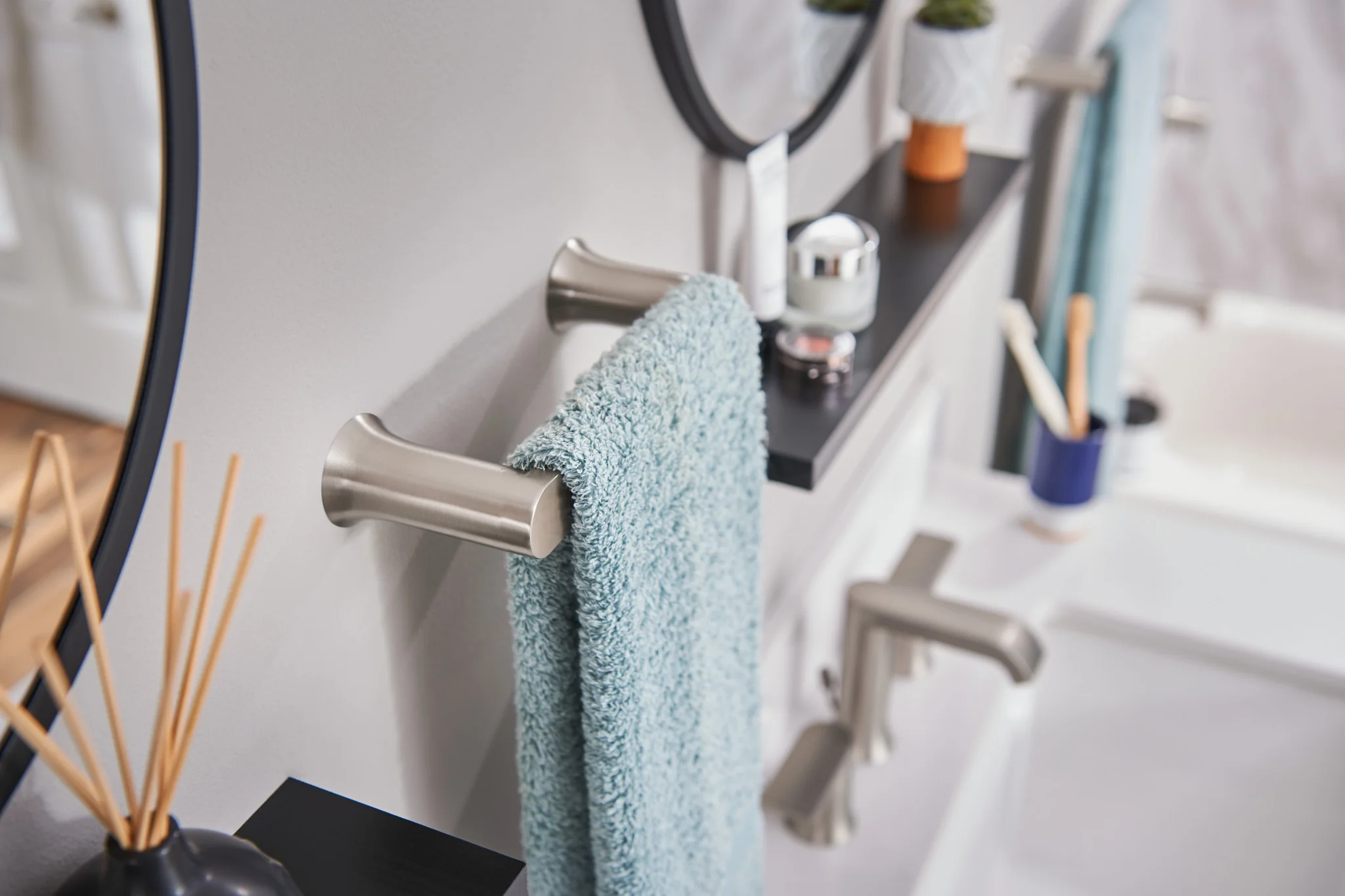1257-Genta-LX-Chrome-Hand-Towel-Bar-29.webp Genta LX Chrome Hand Towel Bar