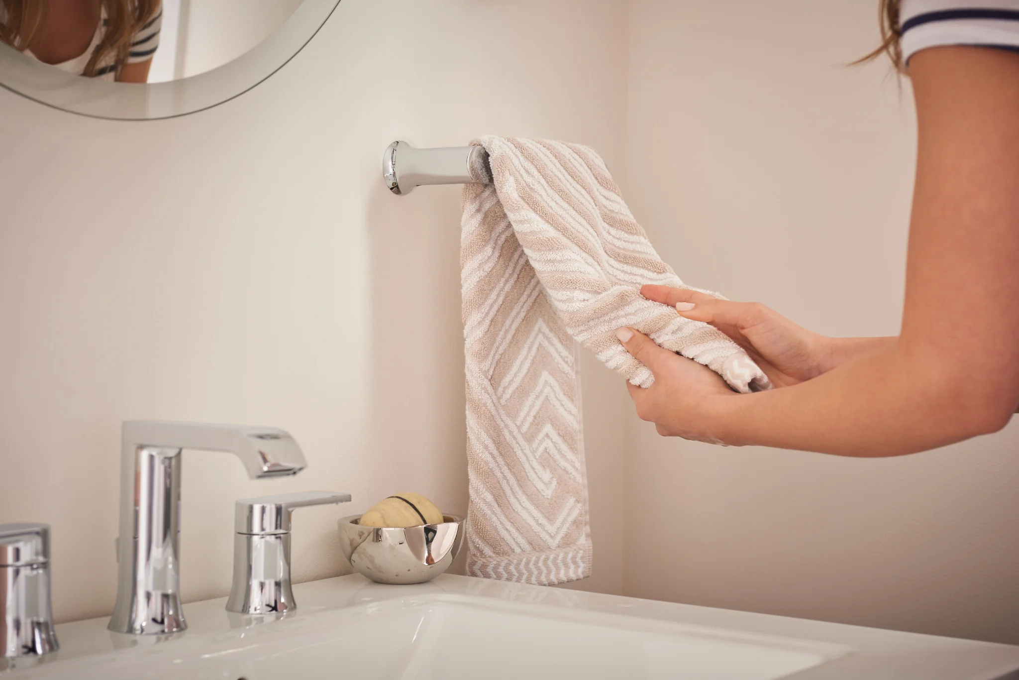 1257-Genta-LX-Chrome-Hand-Towel-Bar-4.webp Genta LX Chrome Hand Towel Bar