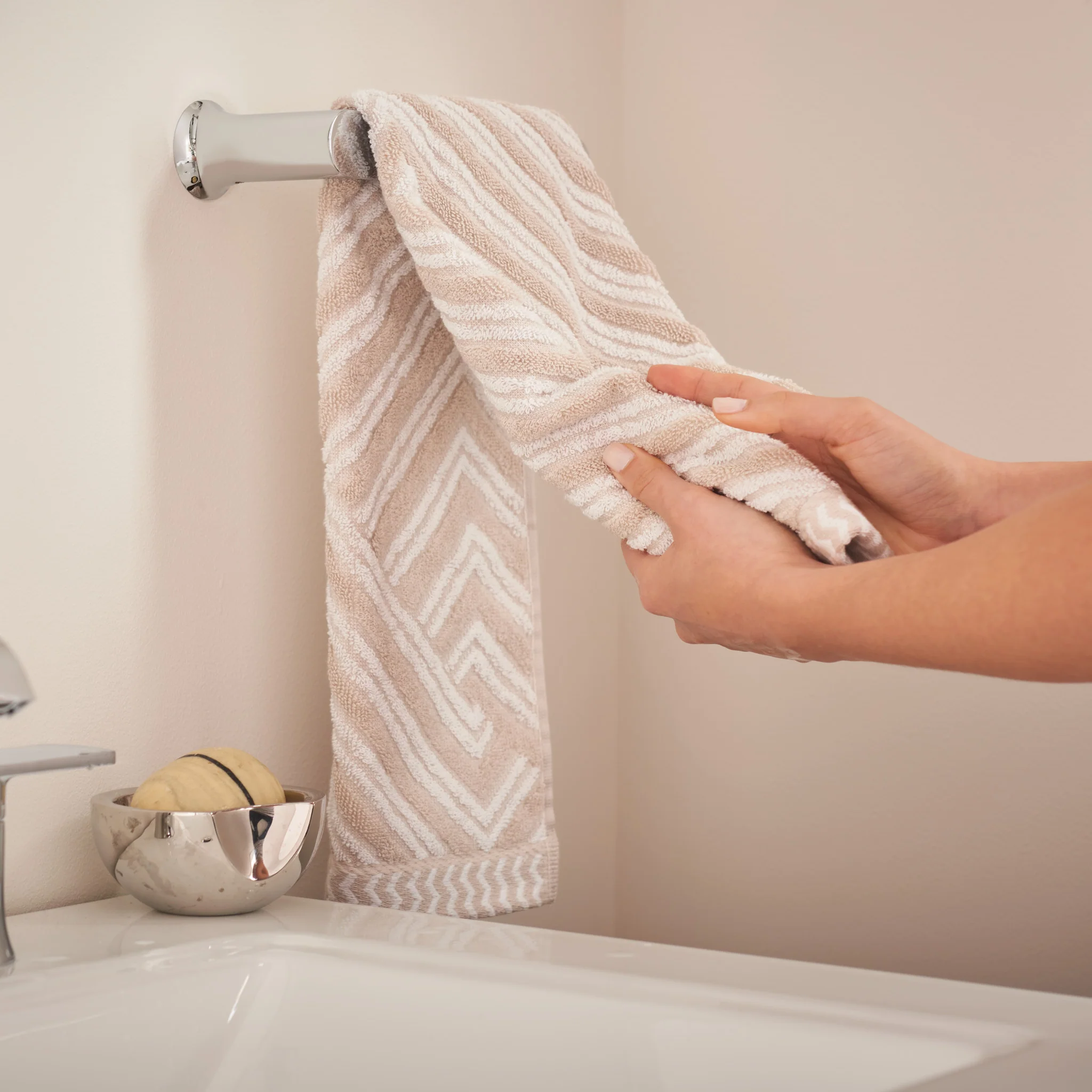 1257-Genta-LX-Chrome-Hand-Towel-Bar-9.webp Genta LX Chrome Hand Towel Bar