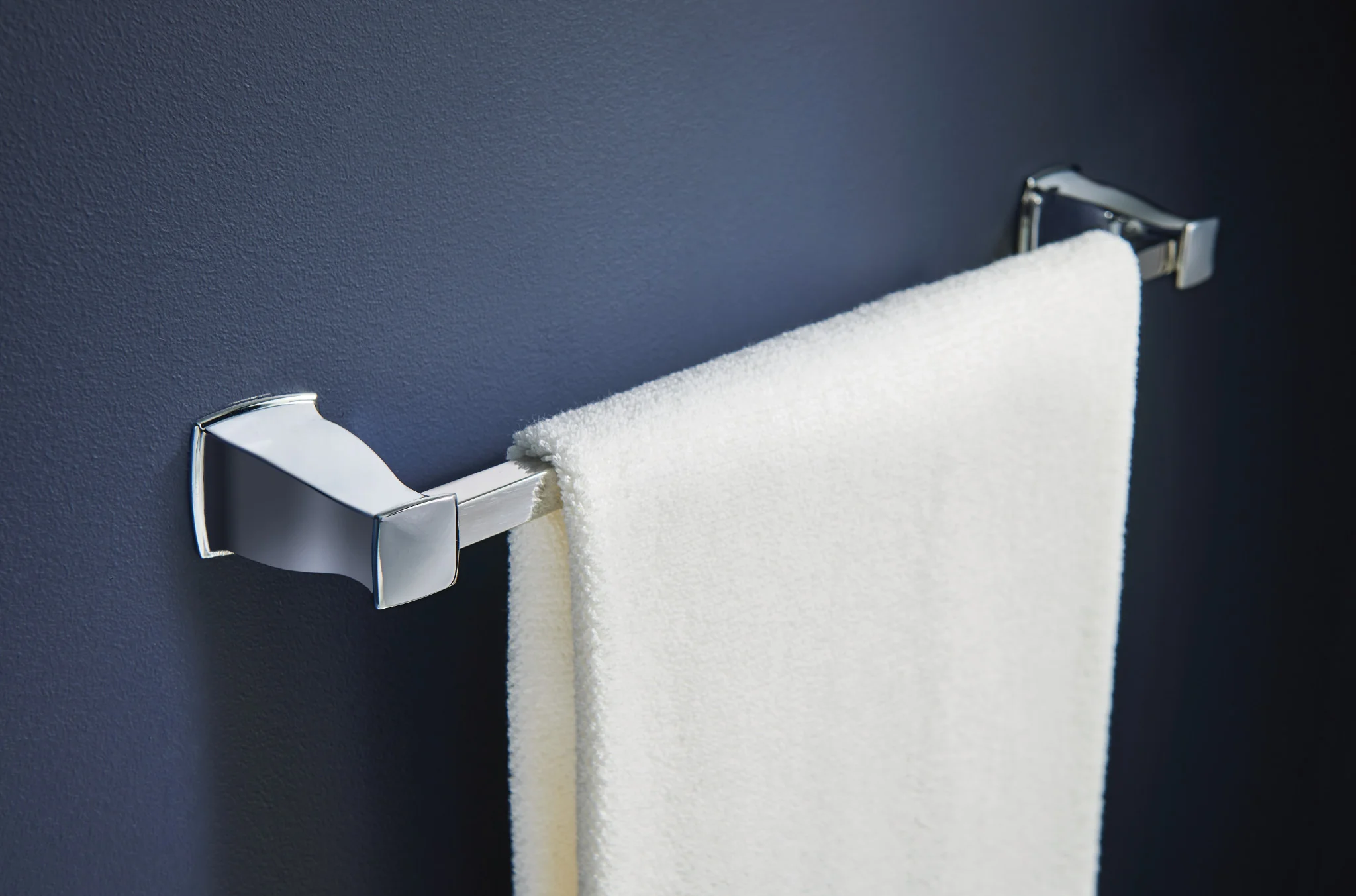 1280-Hensley-Chrome-24-Towel-Bar-20.webp Hensley Chrome 24" Towel Bar