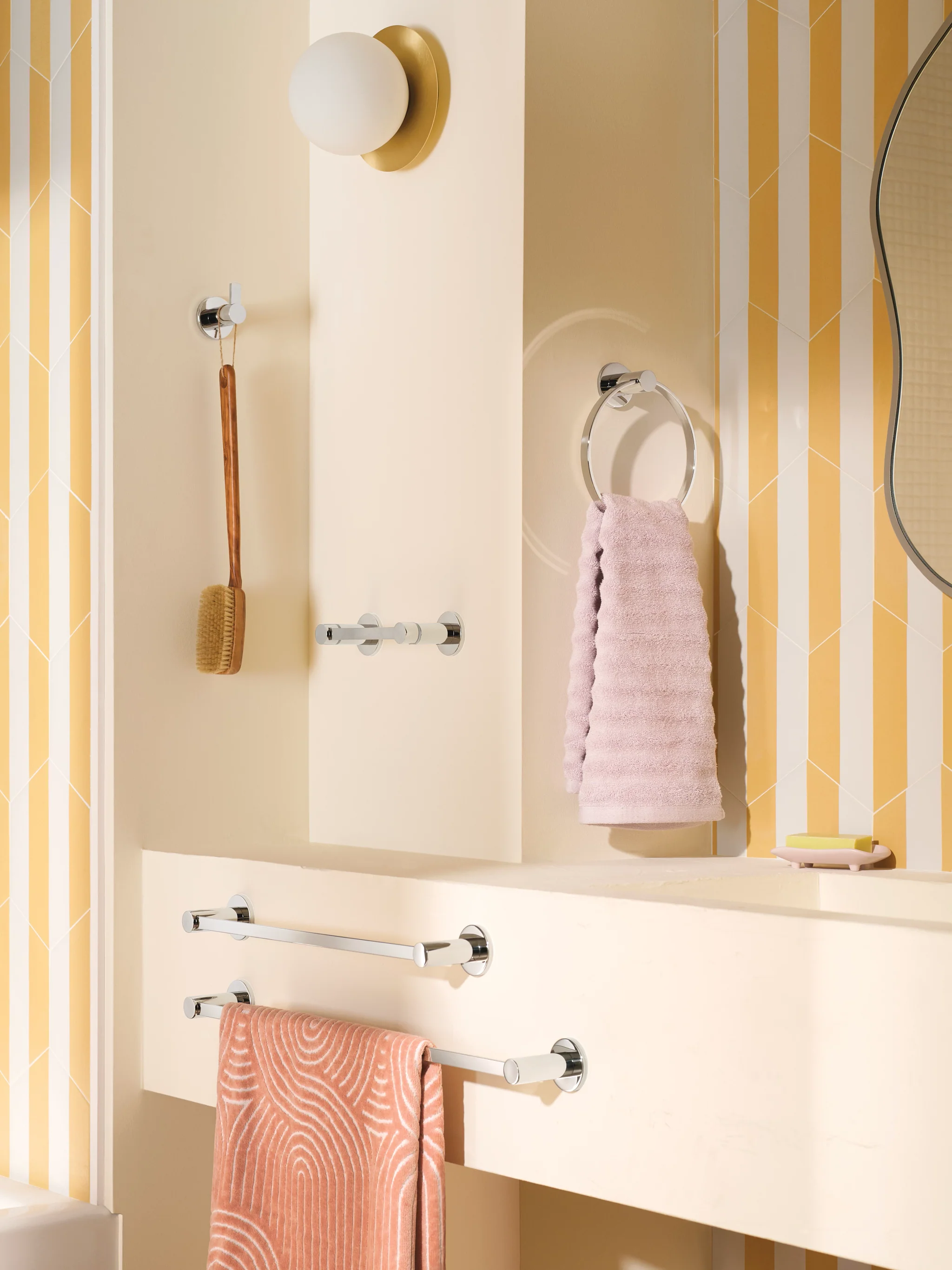 1392-Avri-Chrome-24-towel-bar-14.webp Avri Chrome 24" towel bar