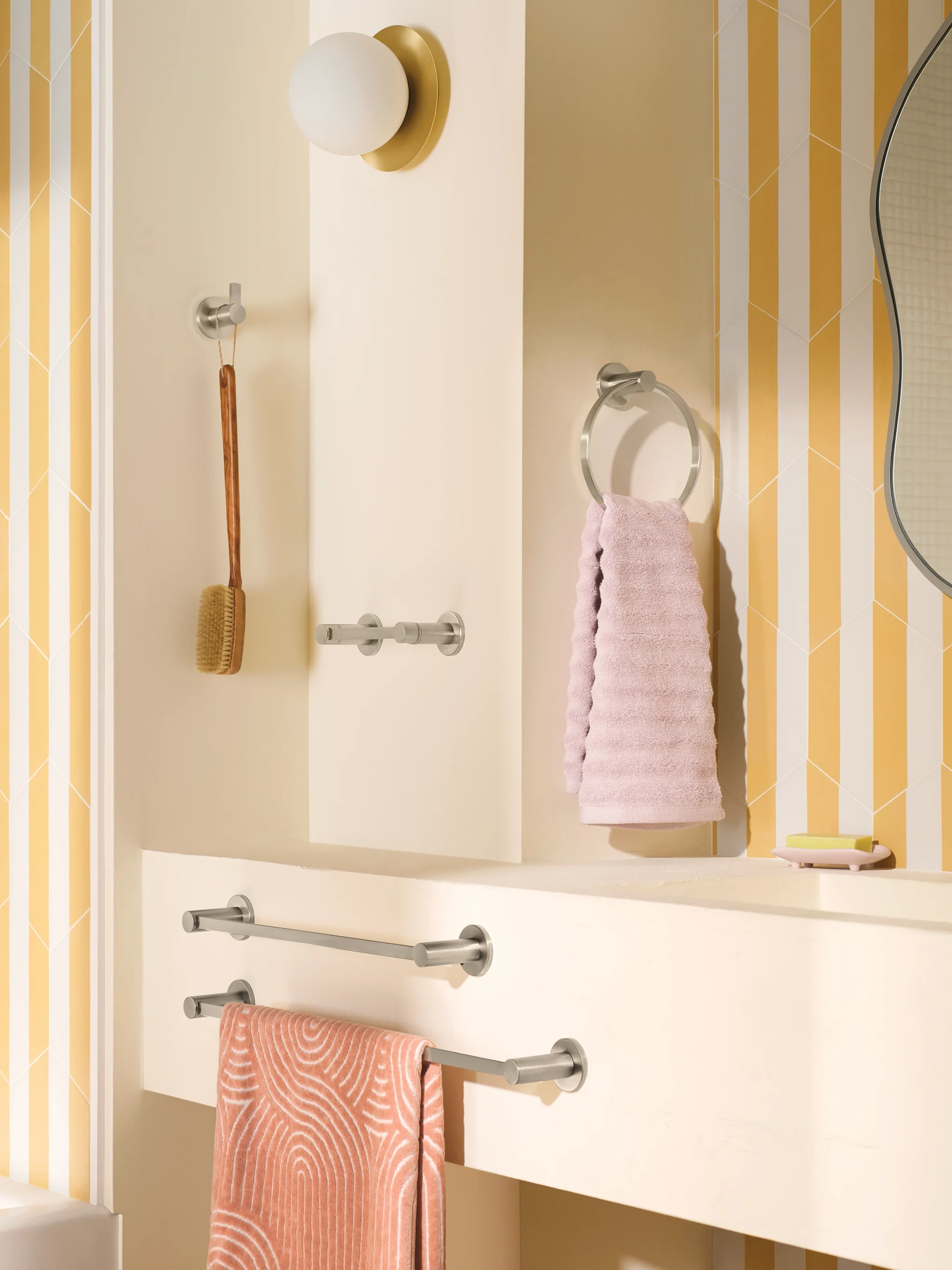 1392-Avri-Chrome-24-towel-bar-4.webp Avri Chrome 24" towel bar