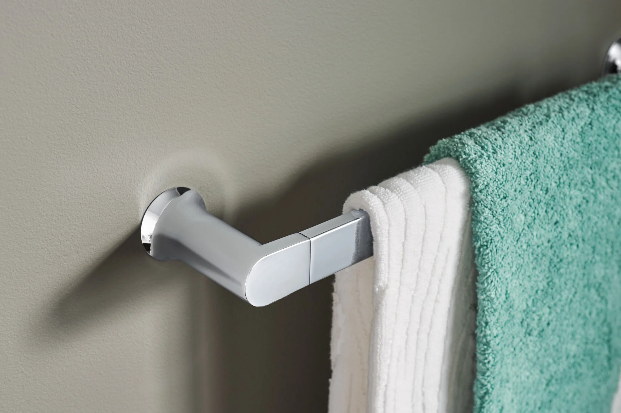 1479-Genta-LX-Chrome-24-Towel-Bar-4.webp Genta LX Chrome 24" Towel Bar