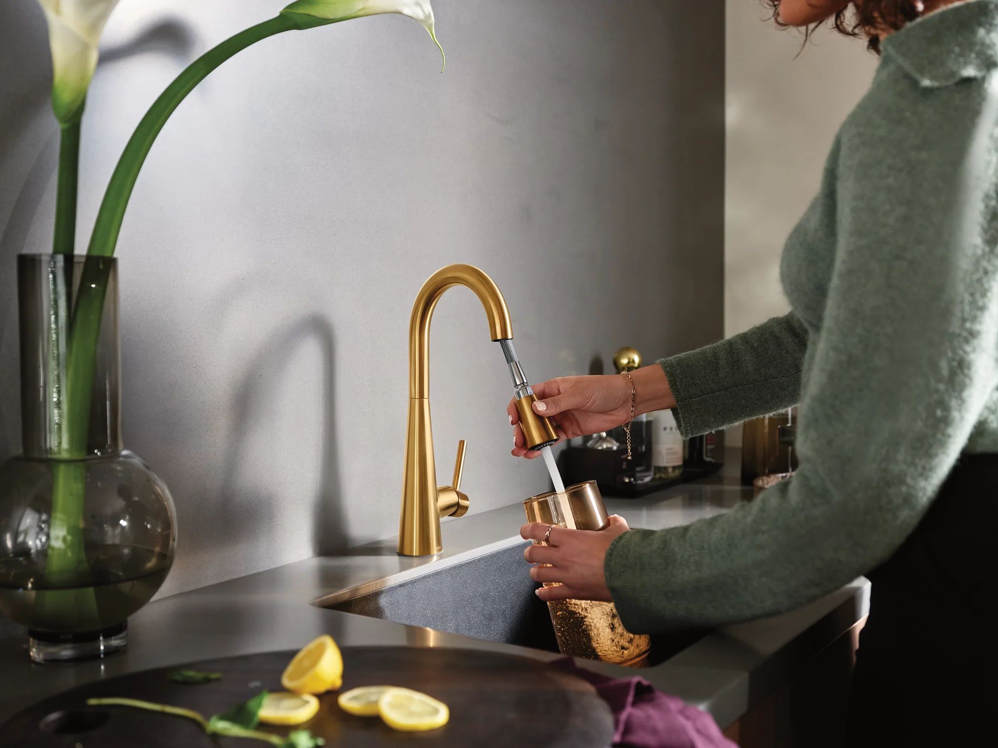 1607-Sleek-One-Handle-Pulldown-Bar-Faucet-35.webp Sleek One-Handle Pulldown Bar Faucet