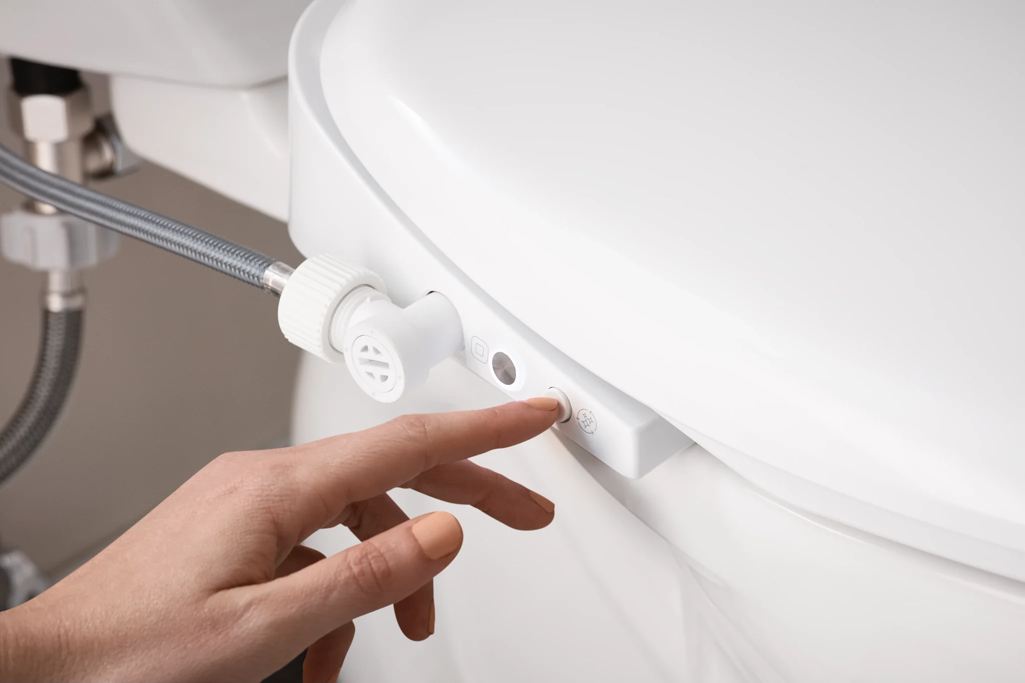 1648-Moen-5-series-Electronic-Bidet-Seat-8.webp Moen 5-series Electronic Bidet Seat