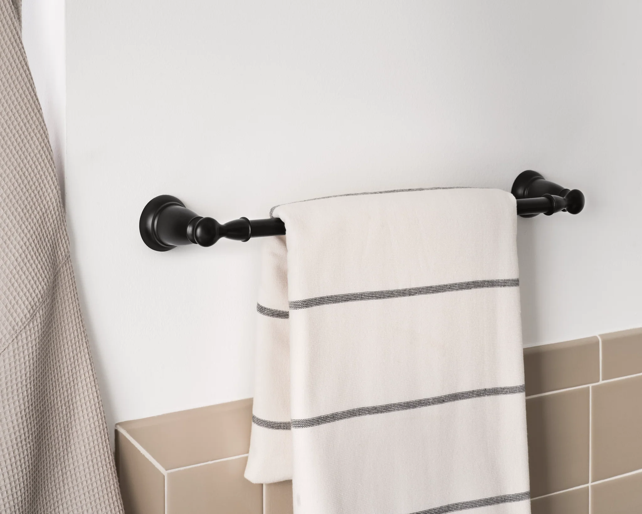 1739-Banbury-Chrome-18-Towel-Bar-21.webp Banbury Chrome 18" Towel Bar