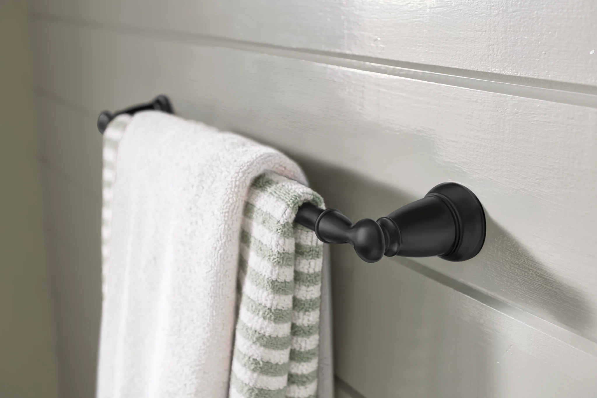 1739-Banbury-Chrome-18-Towel-Bar-23.webp Banbury Chrome 18" Towel Bar