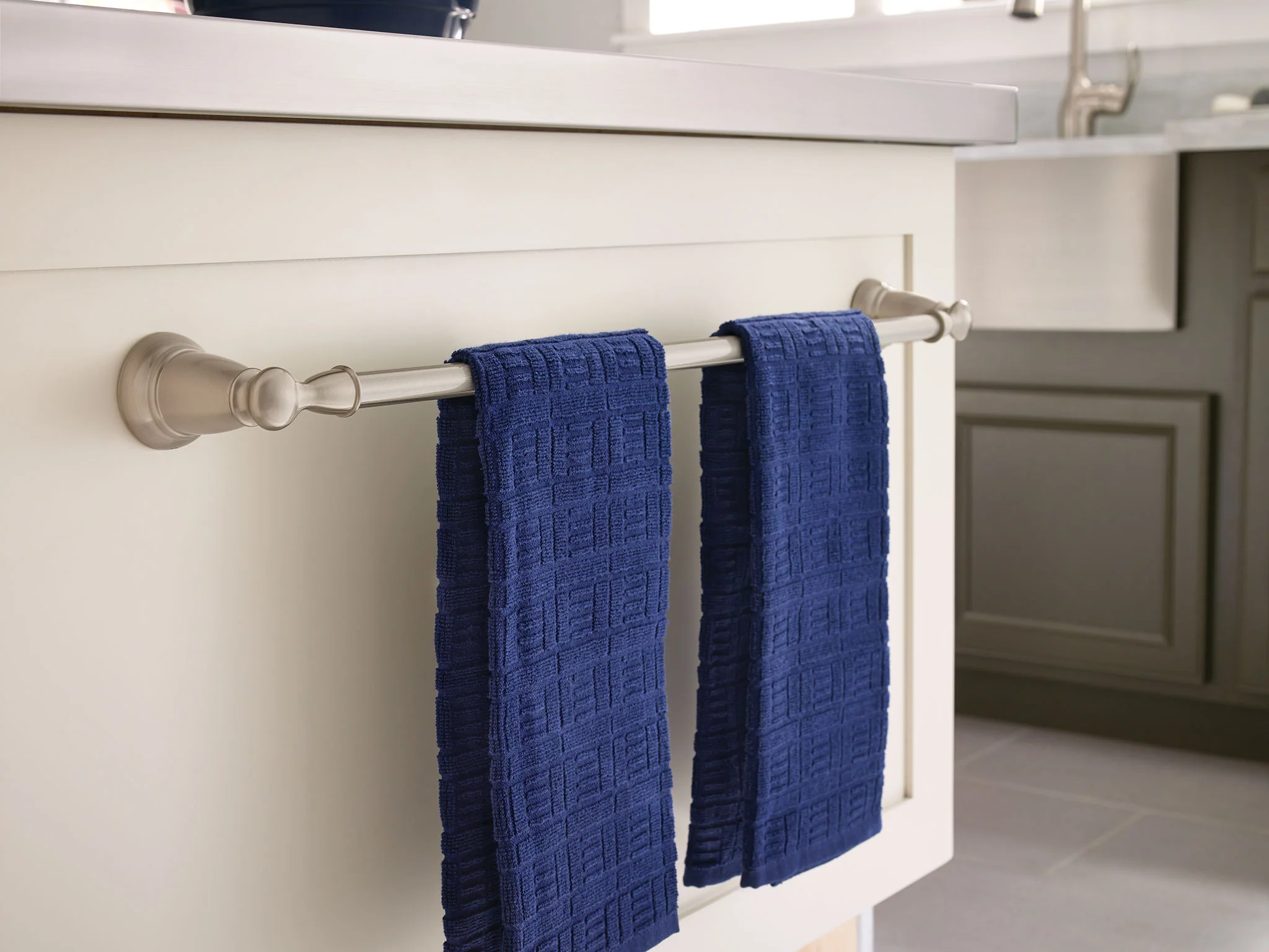 1739-Banbury-Chrome-18-Towel-Bar-24.webp Banbury Chrome 18" Towel Bar