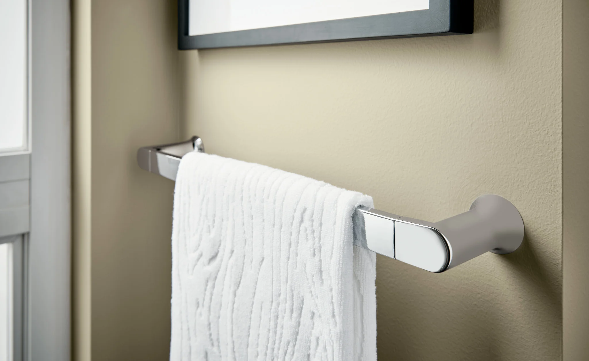 1792-Genta-LX-Chrome-18-Towel-Bar-10.webp Genta LX Chrome 18" Towel Bar