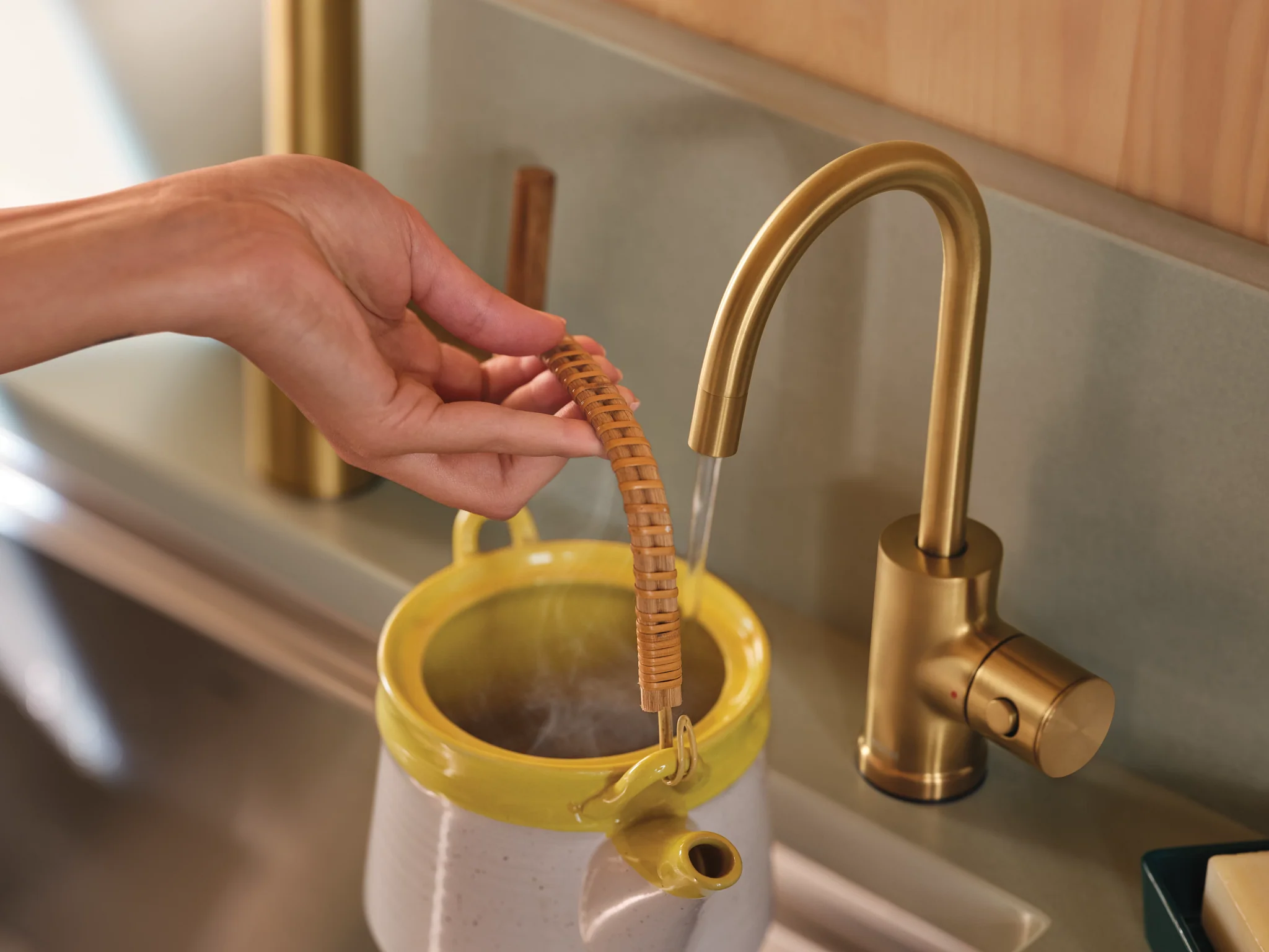 2-Sip-Modern-Instant-Hot-Water-Dispenser-Faucet-6.webp Sip Modern Instant Hot Water Dispenser Faucet