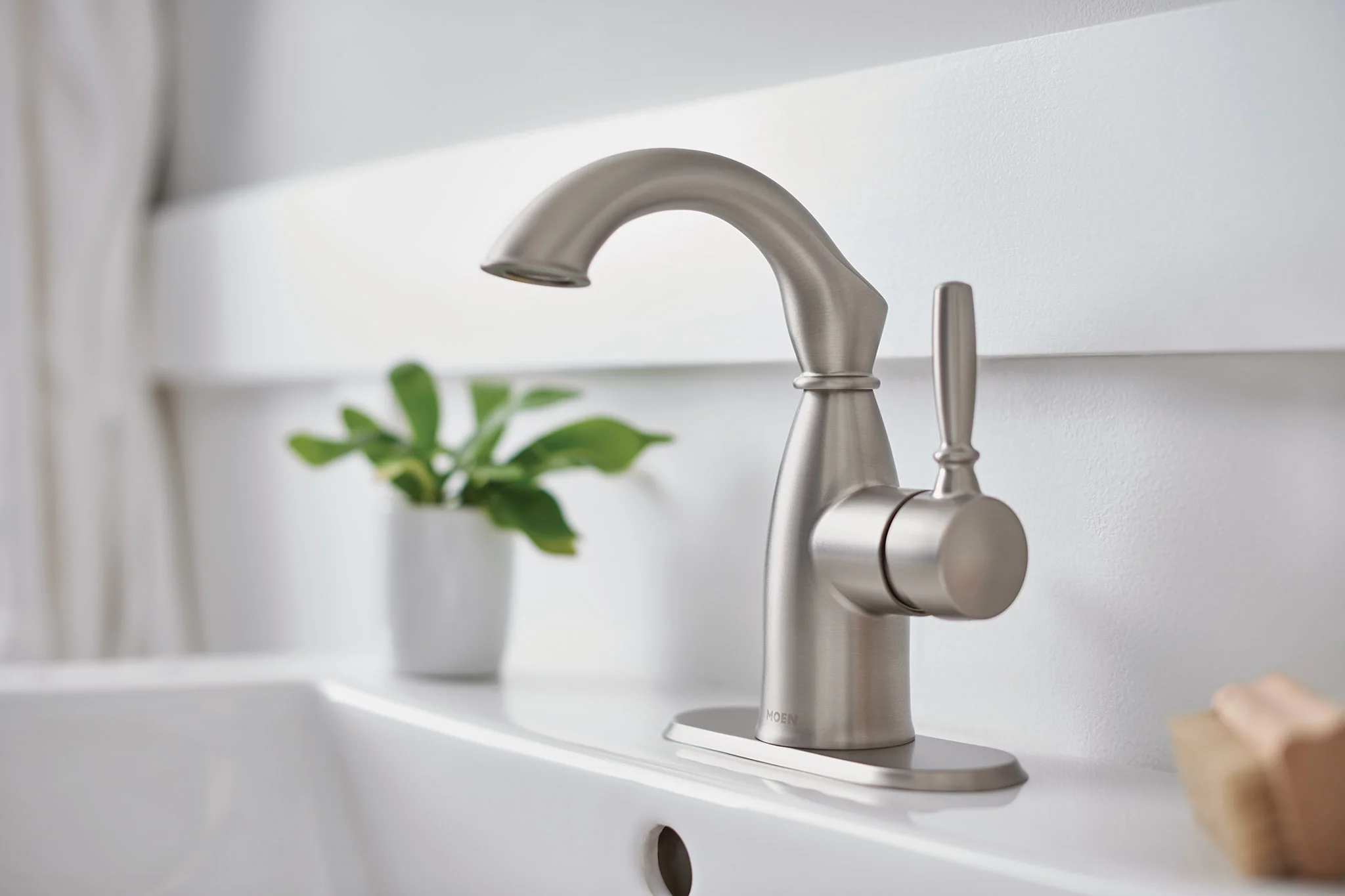 2086-Sarona-One-handle-Bathroom-Sink-Faucet-11.webp Sarona One-handle Bathroom Sink Faucet
