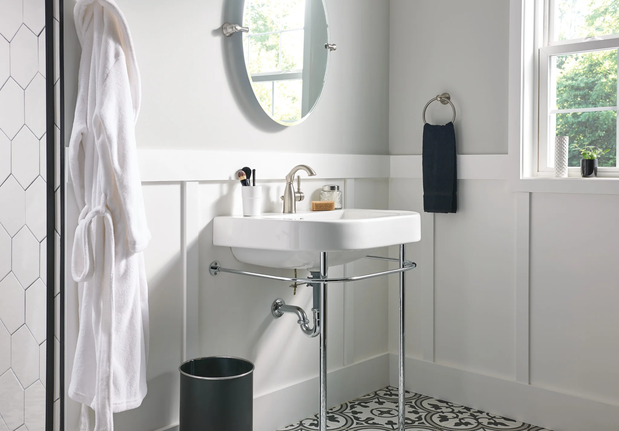 2086-Sarona-One-handle-Bathroom-Sink-Faucet-3.webp Sarona One-handle Bathroom Sink Faucet