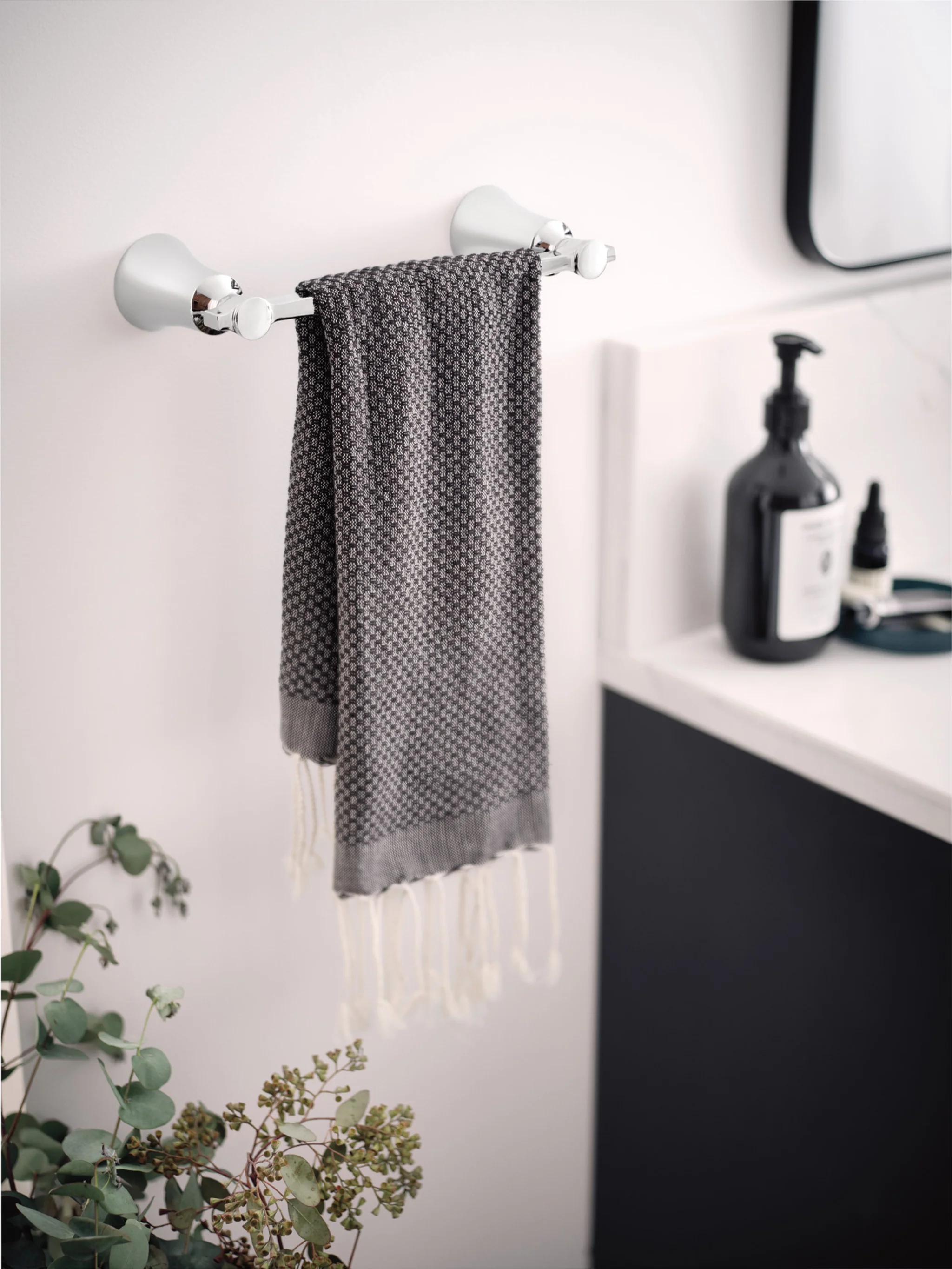 2210-Flara-Hand-Towel-Bar-6.webp Flara Hand Towel Bar