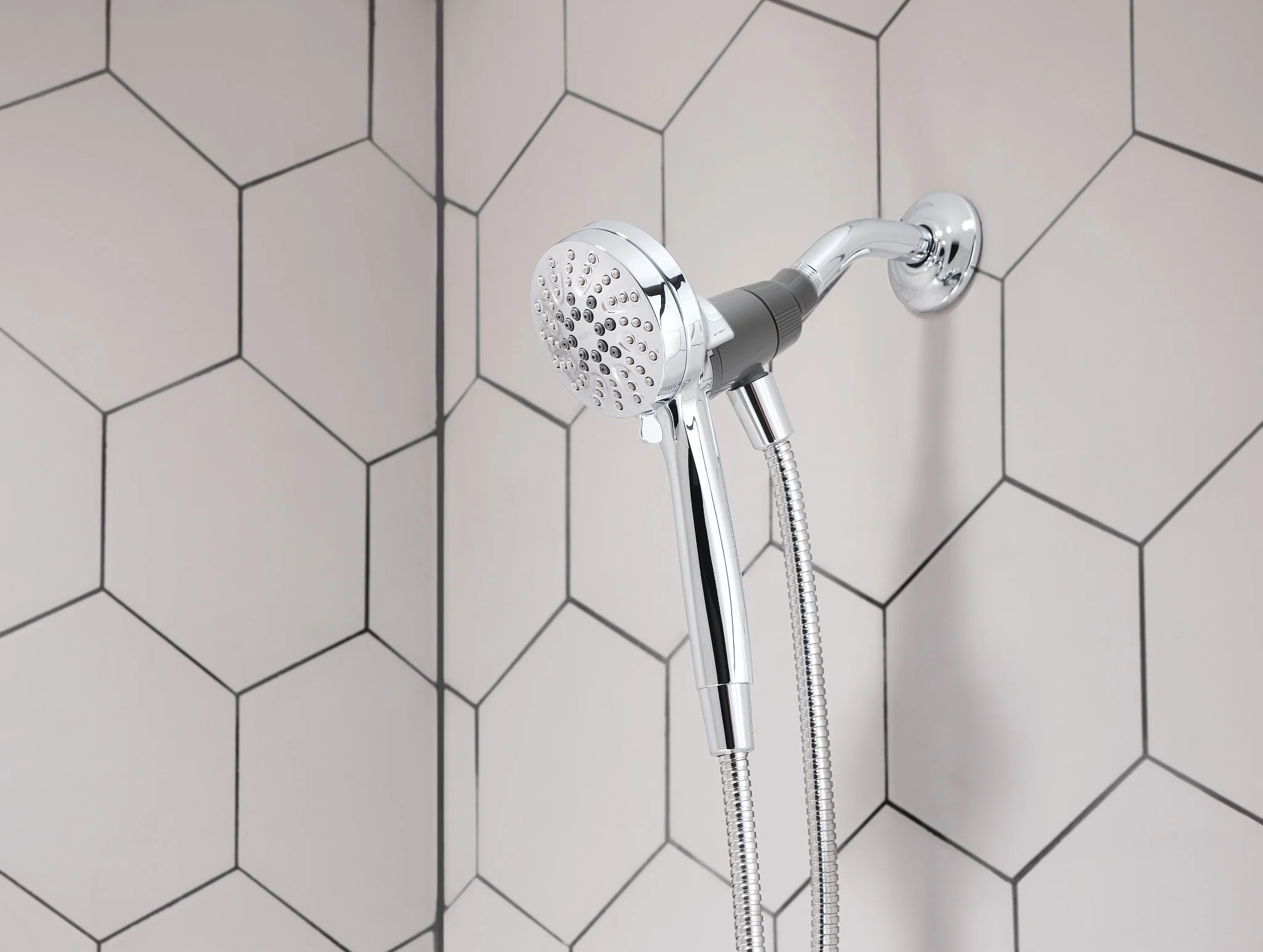 2286-Engage-Six-Function-3-1-2-Diameter-Spray-Head-Handheld-Shower-4.webp Engage Six-Function 3 1/2" Diameter Spray Head Handheld Shower