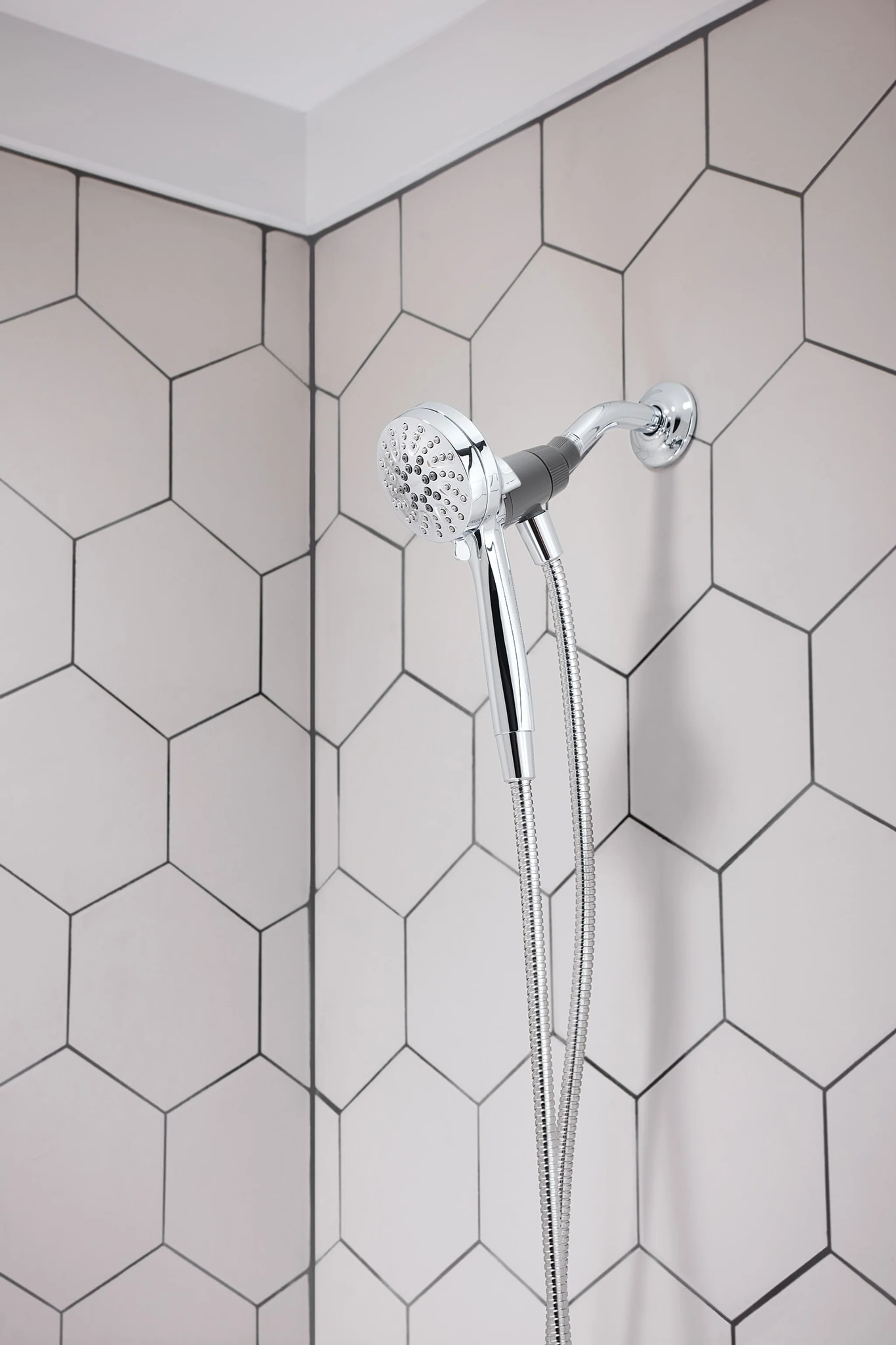 2286-Engage-Six-Function-3-1-2-Diameter-Spray-Head-Handheld-Shower-9.webp Engage Six-Function 3 1/2" Diameter Spray Head Handheld Shower