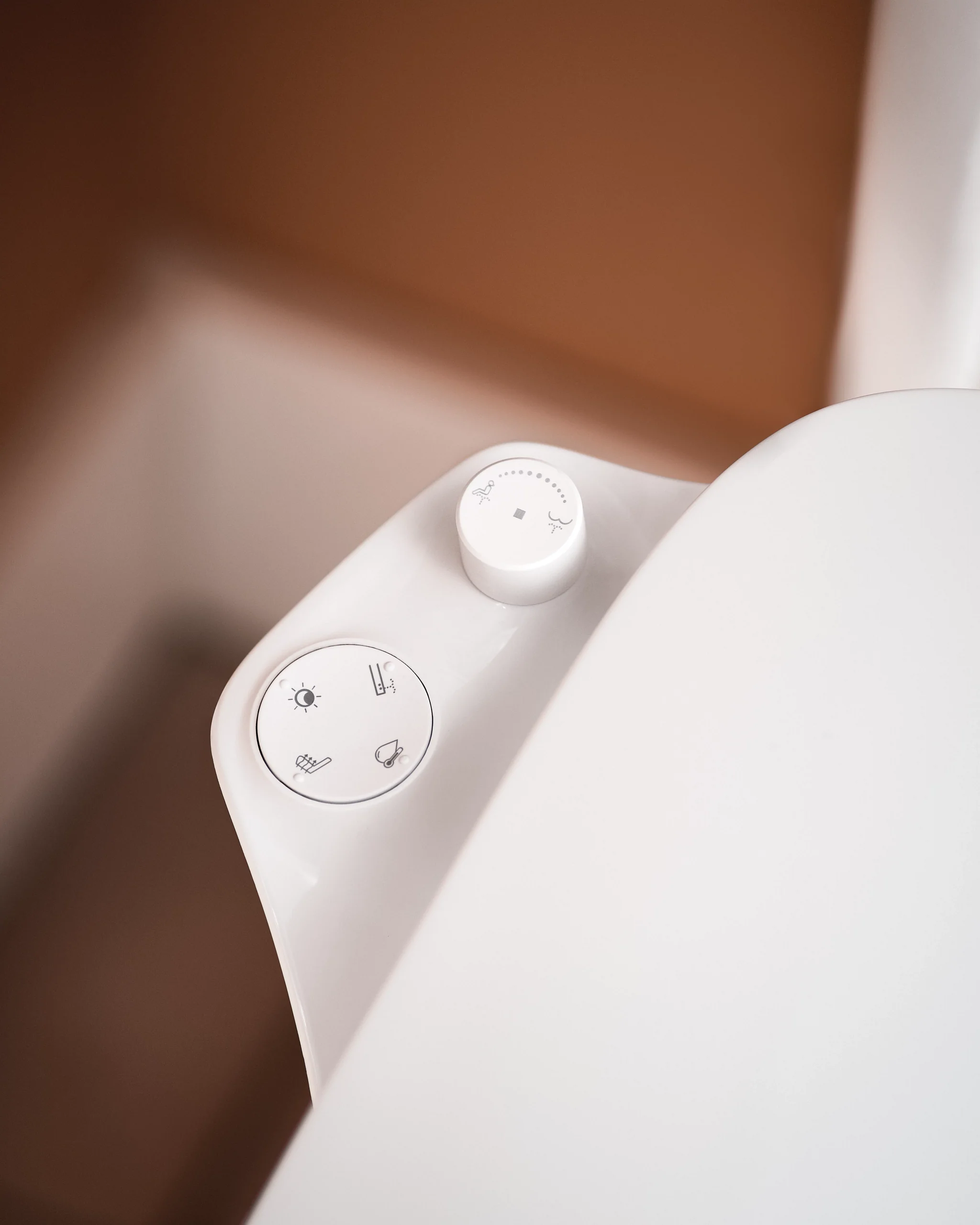 2344-Moen-3-series-Electronic-Bidet-Seat-10.webp Moen 3-series Electronic Bidet Seat
