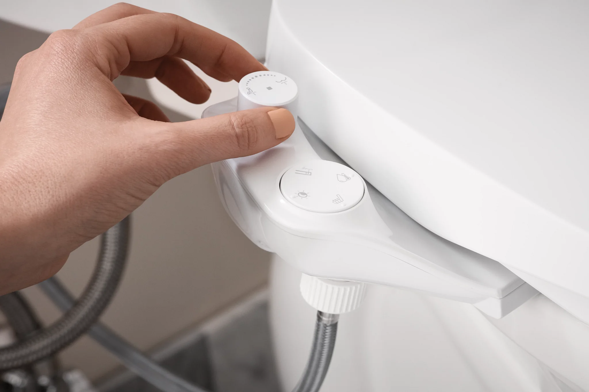 2344-Moen-3-series-Electronic-Bidet-Seat-3.webp Moen 3-series Electronic Bidet Seat