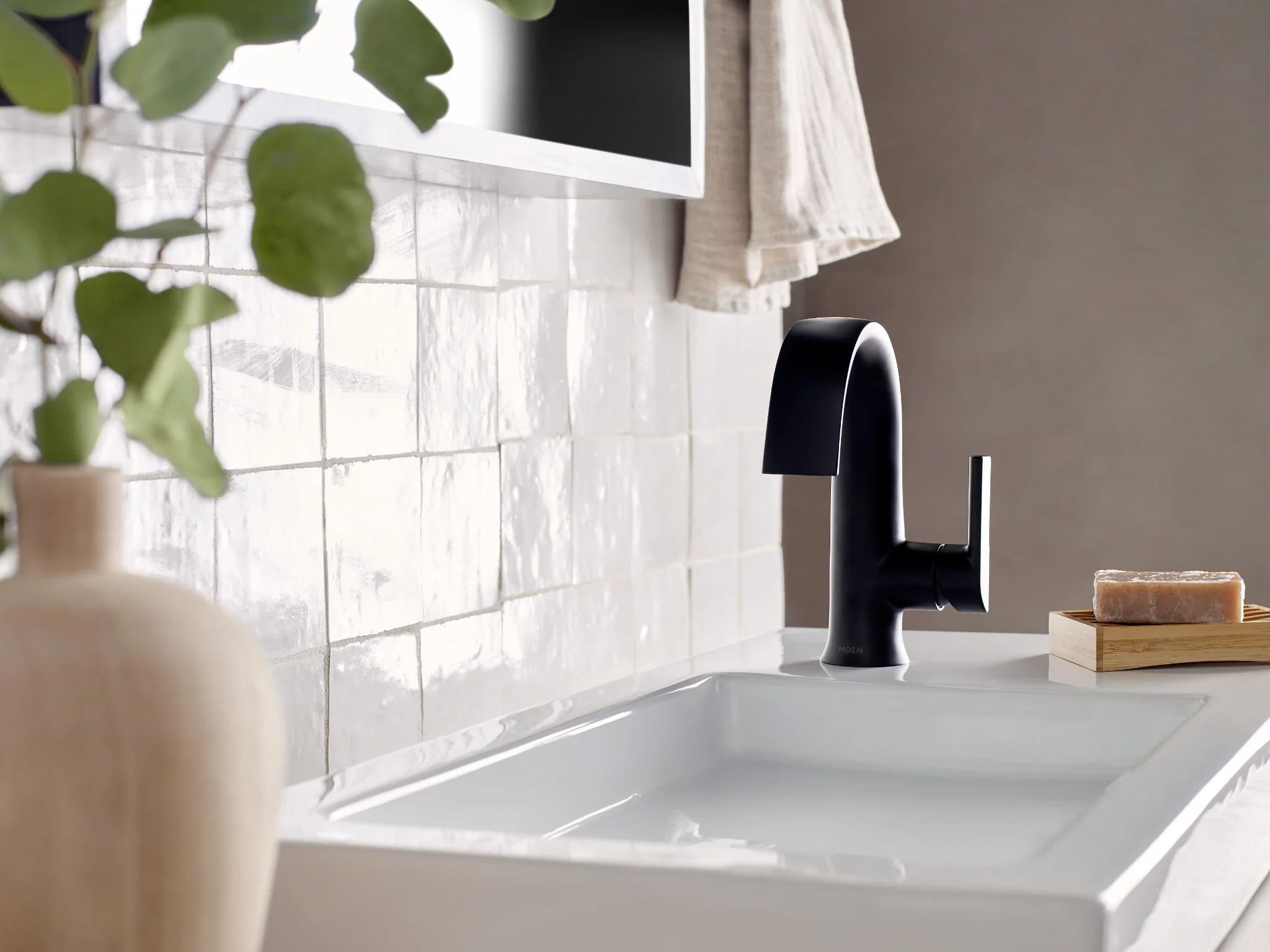 2380-Doux-One-handle-Bathroom-Sink-Faucet-10.webp Doux One-handle Bathroom Sink Faucet