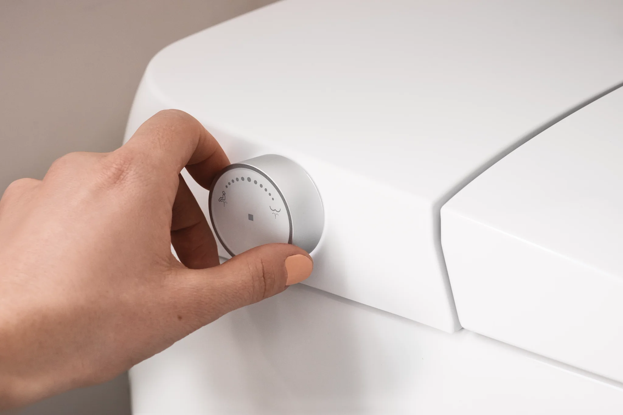 2392-3-Series-Electronic-Cleansing-Toilet-9.webp 3-Series Electronic Cleansing Toilet