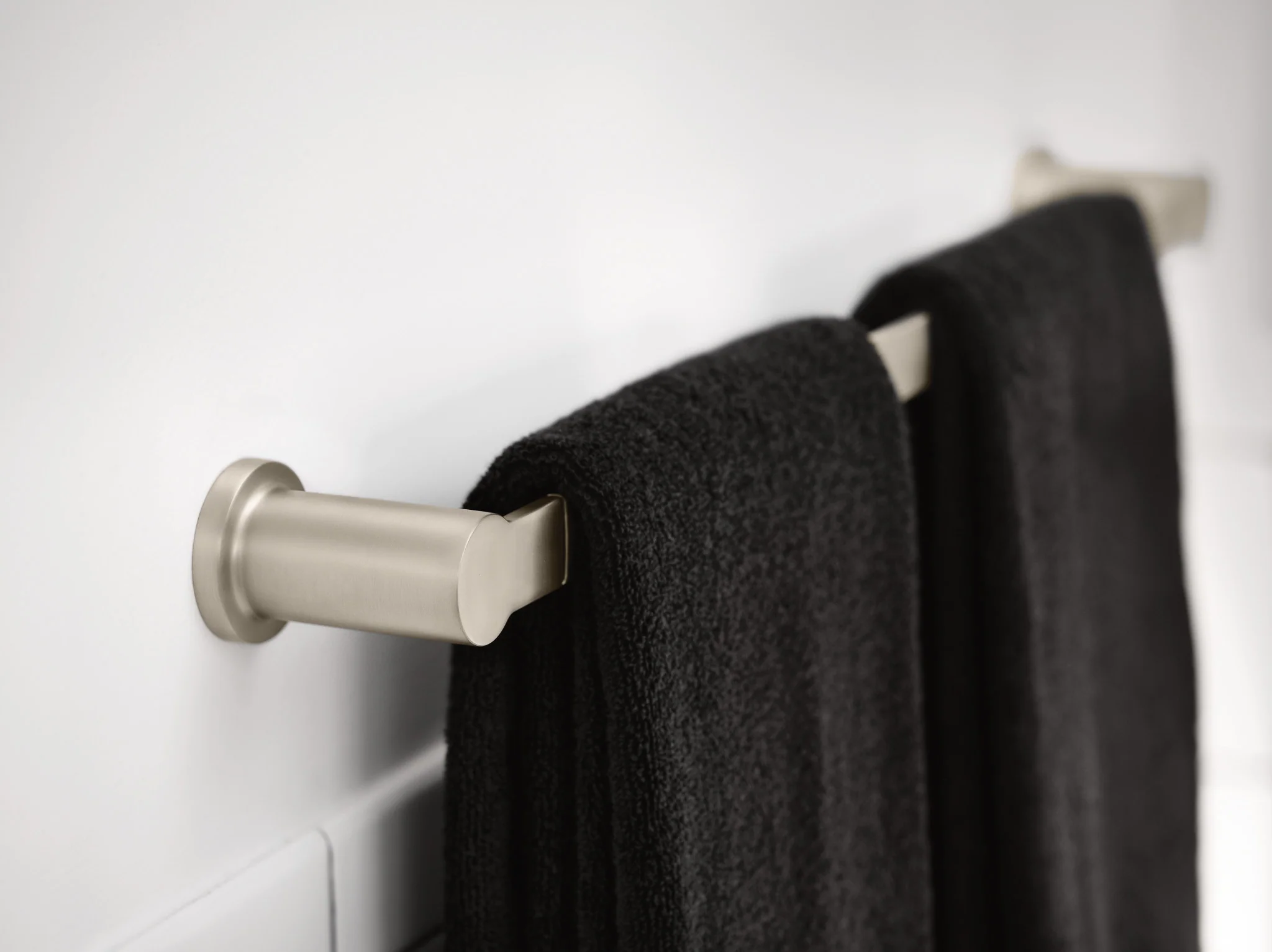 2712-Rinza-Chrome-18-towel-bar-3.webp Rinza Chrome 18" towel bar