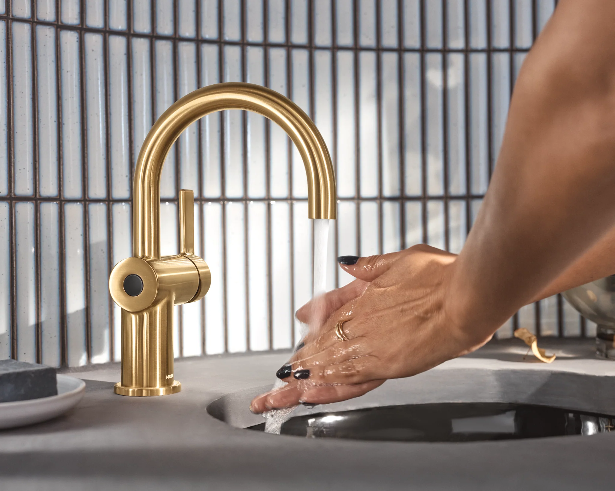 2901-Cia-MotionSense-One-Handle-Touchless-Bathroom-Faucet-3.webp Cia MotionSense One-Handle Touchless Bathroom Faucet