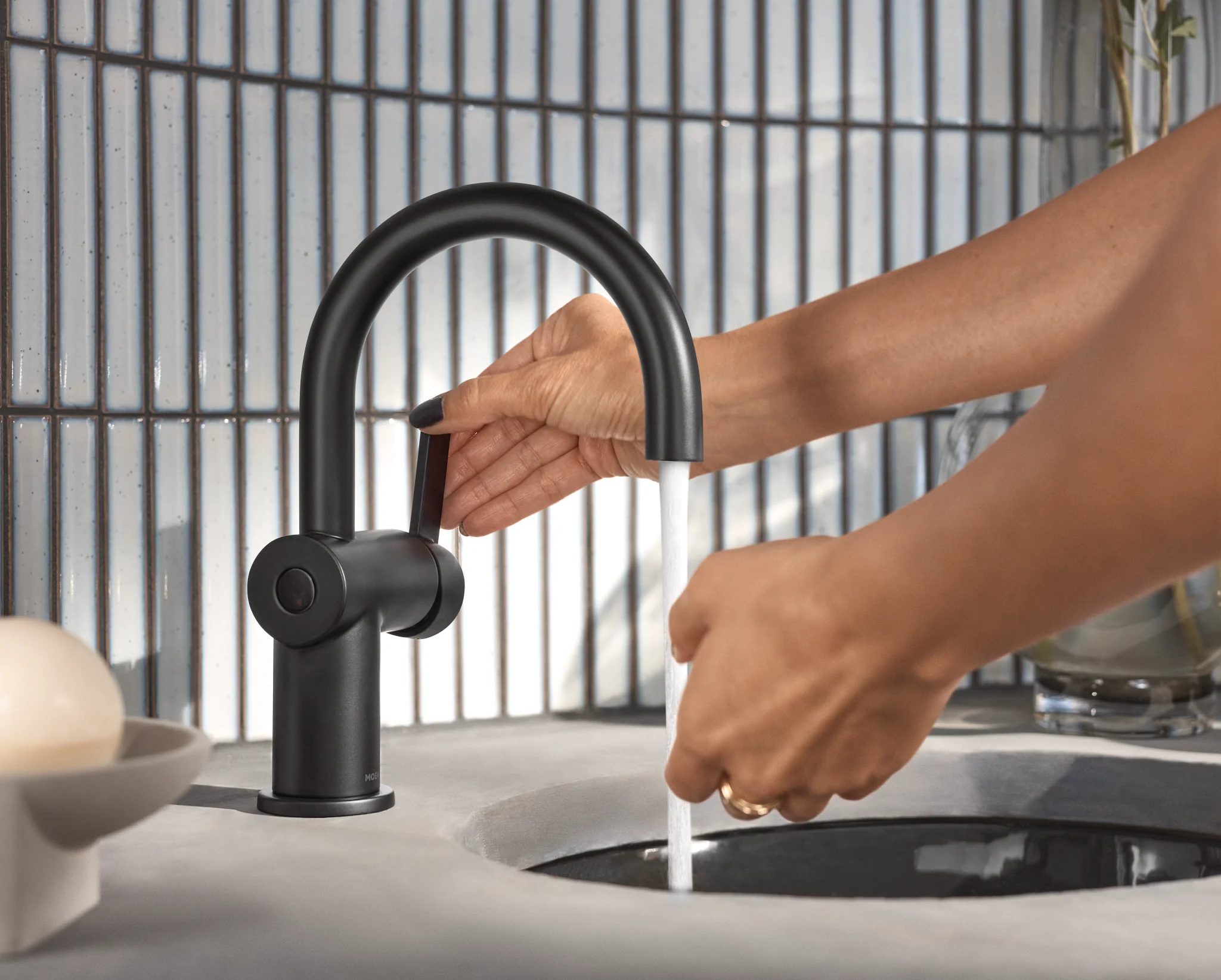 2901-Cia-MotionSense-One-Handle-Touchless-Bathroom-Faucet-30.webp Cia MotionSense One-Handle Touchless Bathroom Faucet