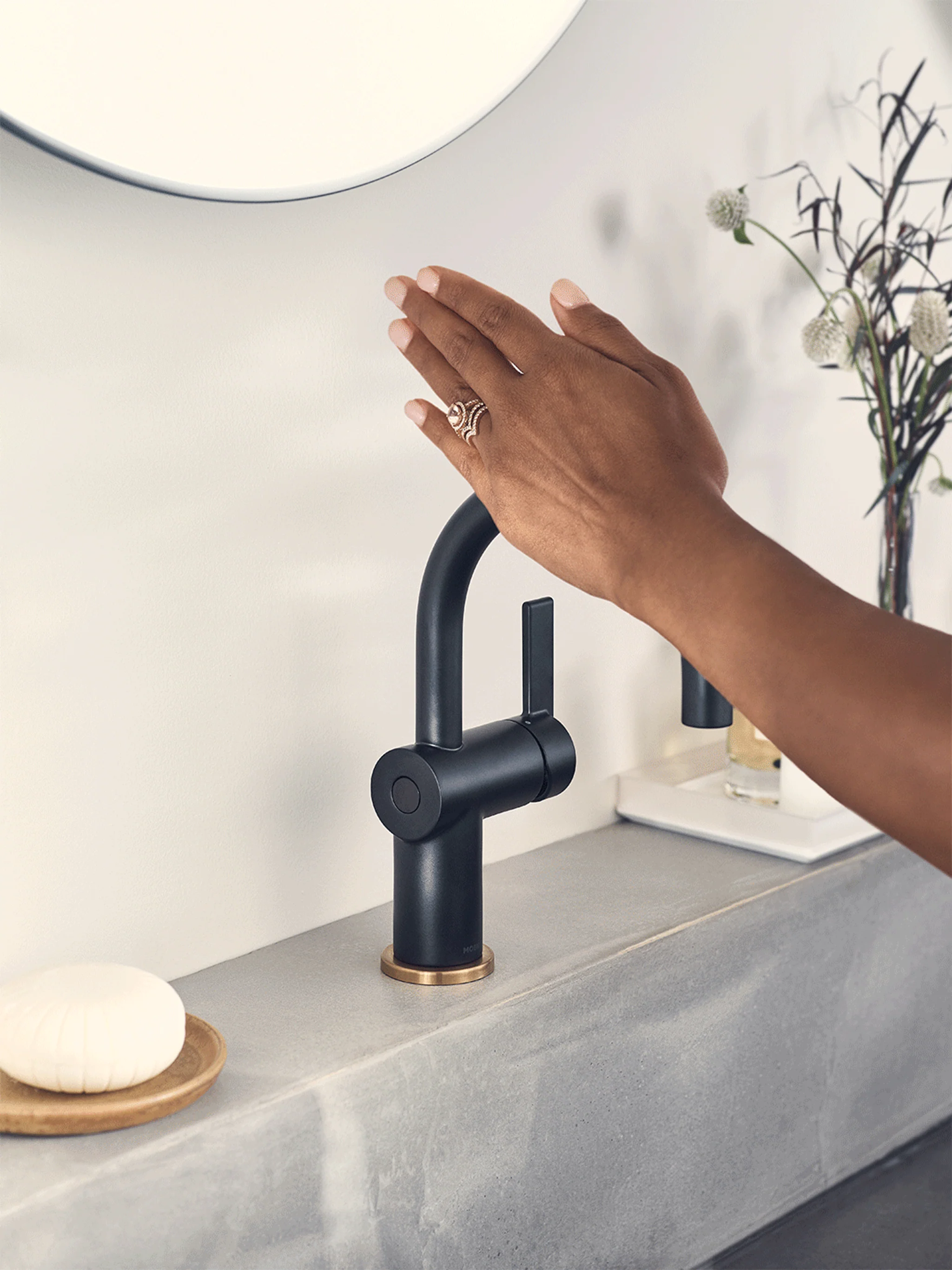 2901-Cia-MotionSense-One-Handle-Touchless-Bathroom-Faucet-48.webp Cia MotionSense One-Handle Touchless Bathroom Faucet