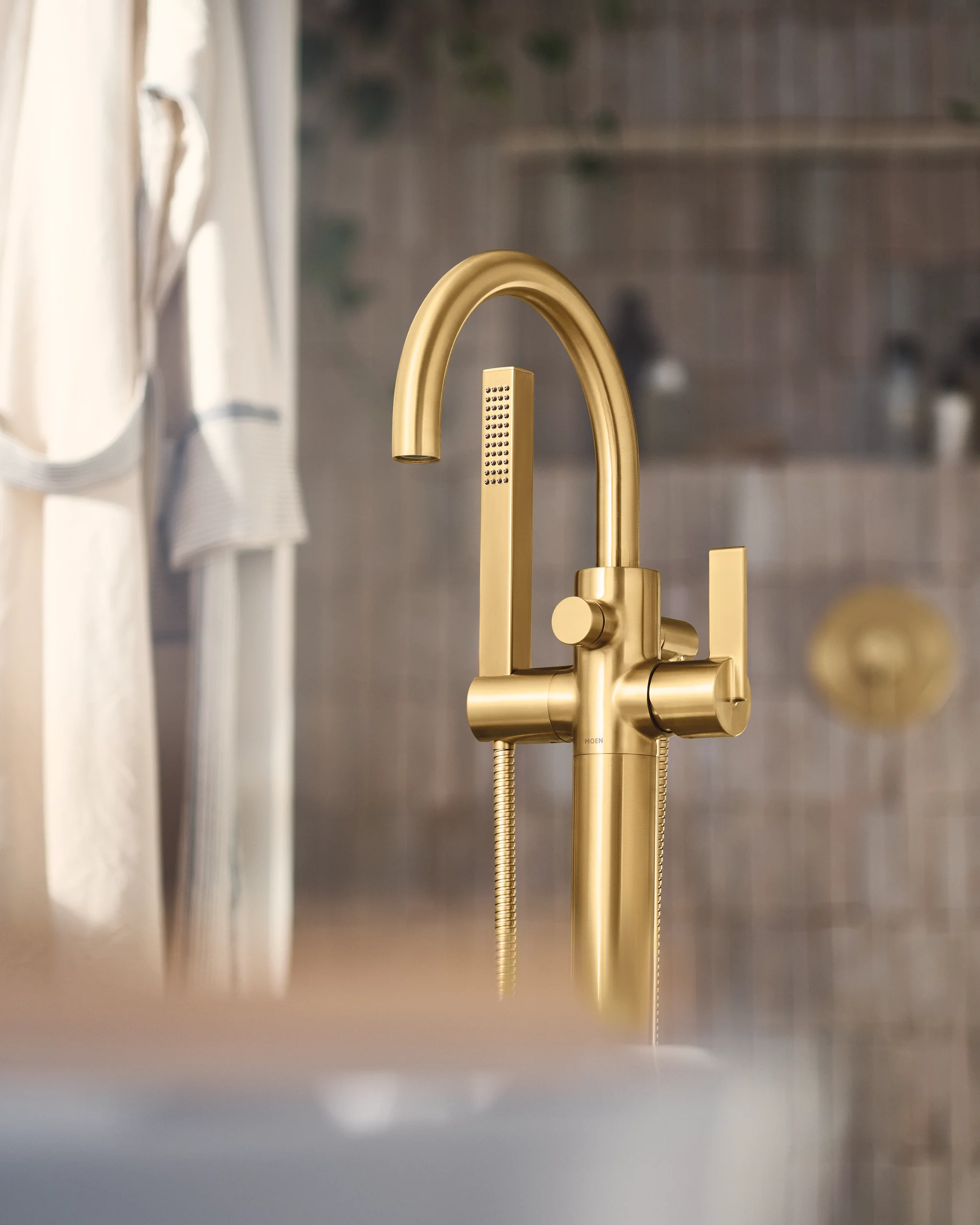 3034-Cia-Chrome-one-handle-tub-filler-includes-hand-shower-5.webp Cia Chrome one-handle tub filler includes hand shower
