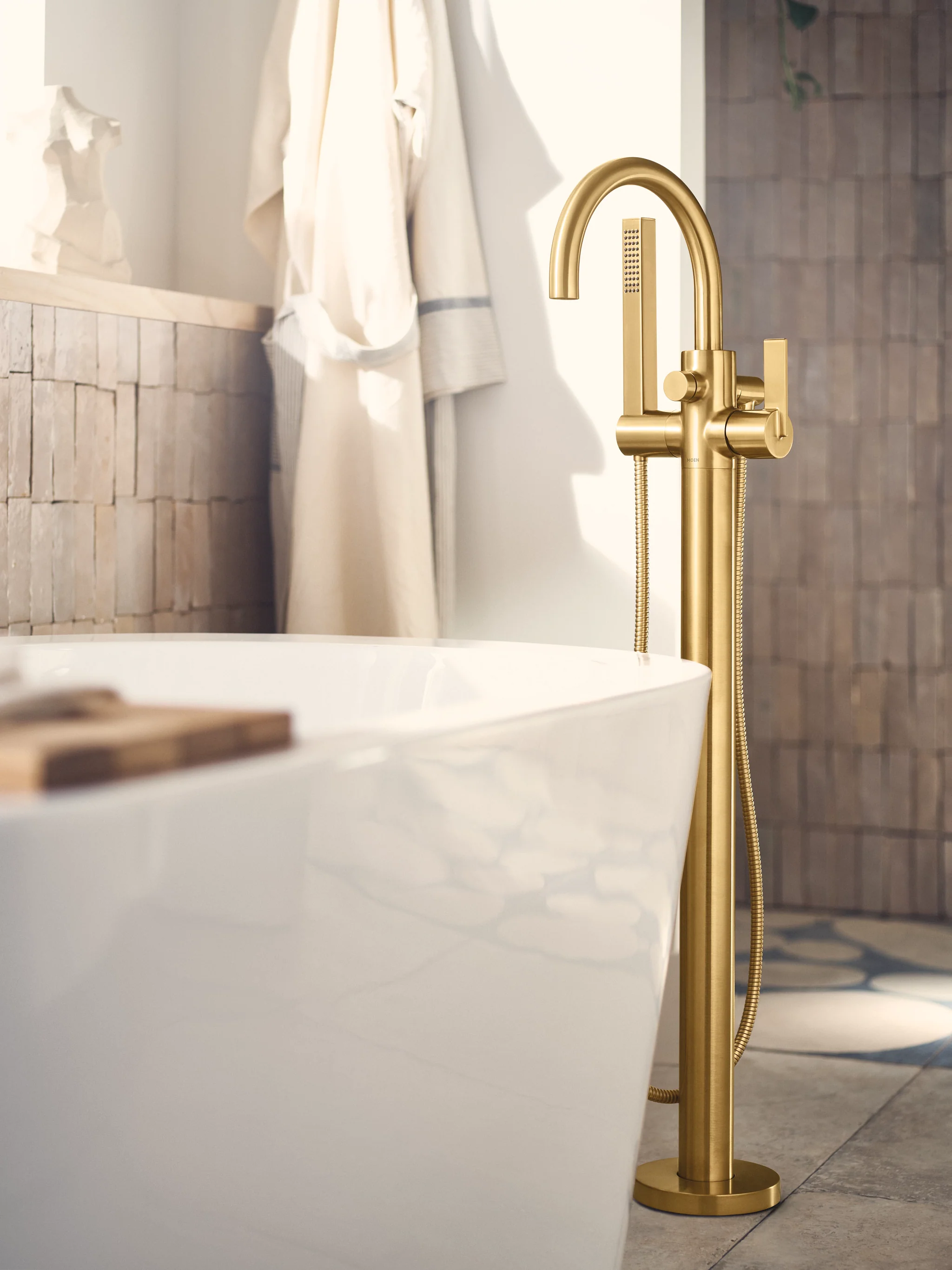 3034-Cia-Chrome-one-handle-tub-filler-includes-hand-shower-6.webp Cia Chrome one-handle tub filler includes hand shower