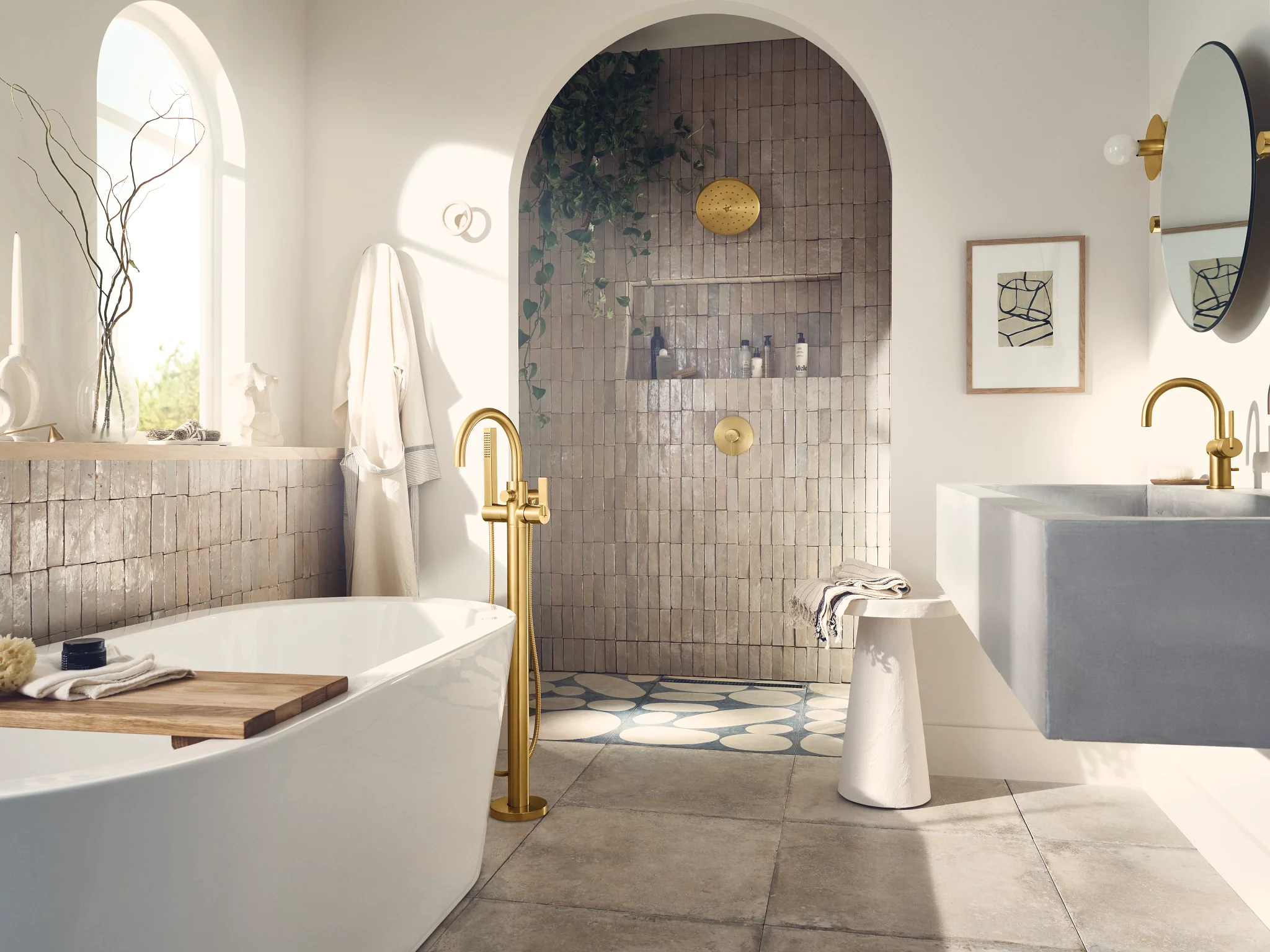 3034-Cia-Chrome-one-handle-tub-filler-includes-hand-shower-7.webp Cia Chrome one-handle tub filler includes hand shower