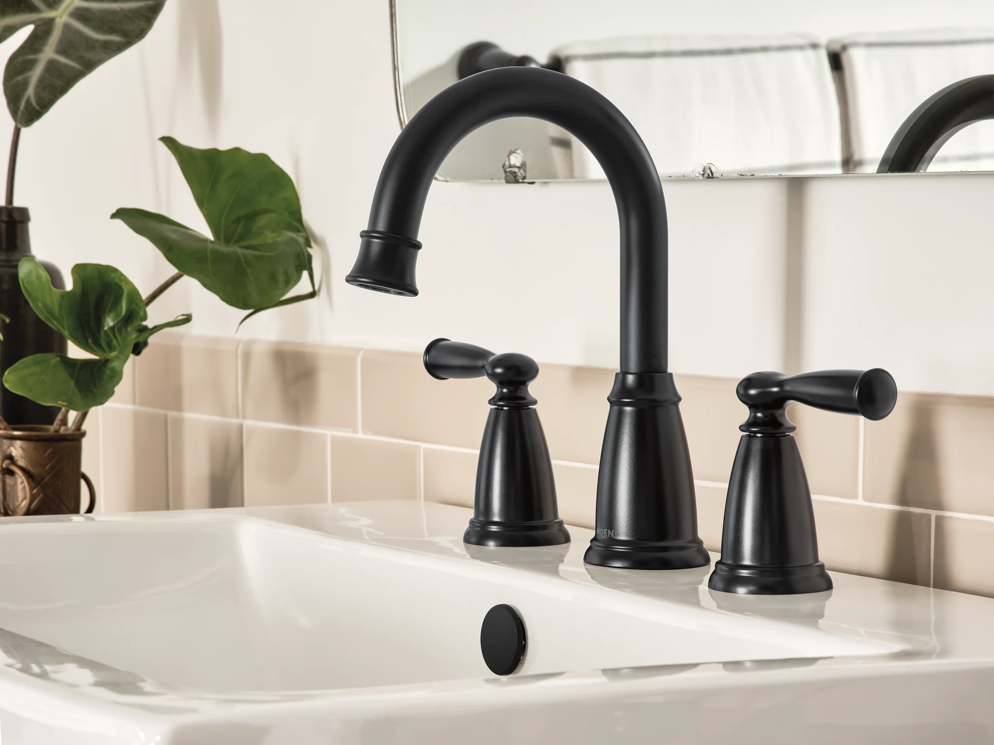 329-Banbury-Two-Handle-Widespread-Bathroom-Sink-Faucet-25.webp Banbury Two-Handle Widespread Bathroom Sink Faucet