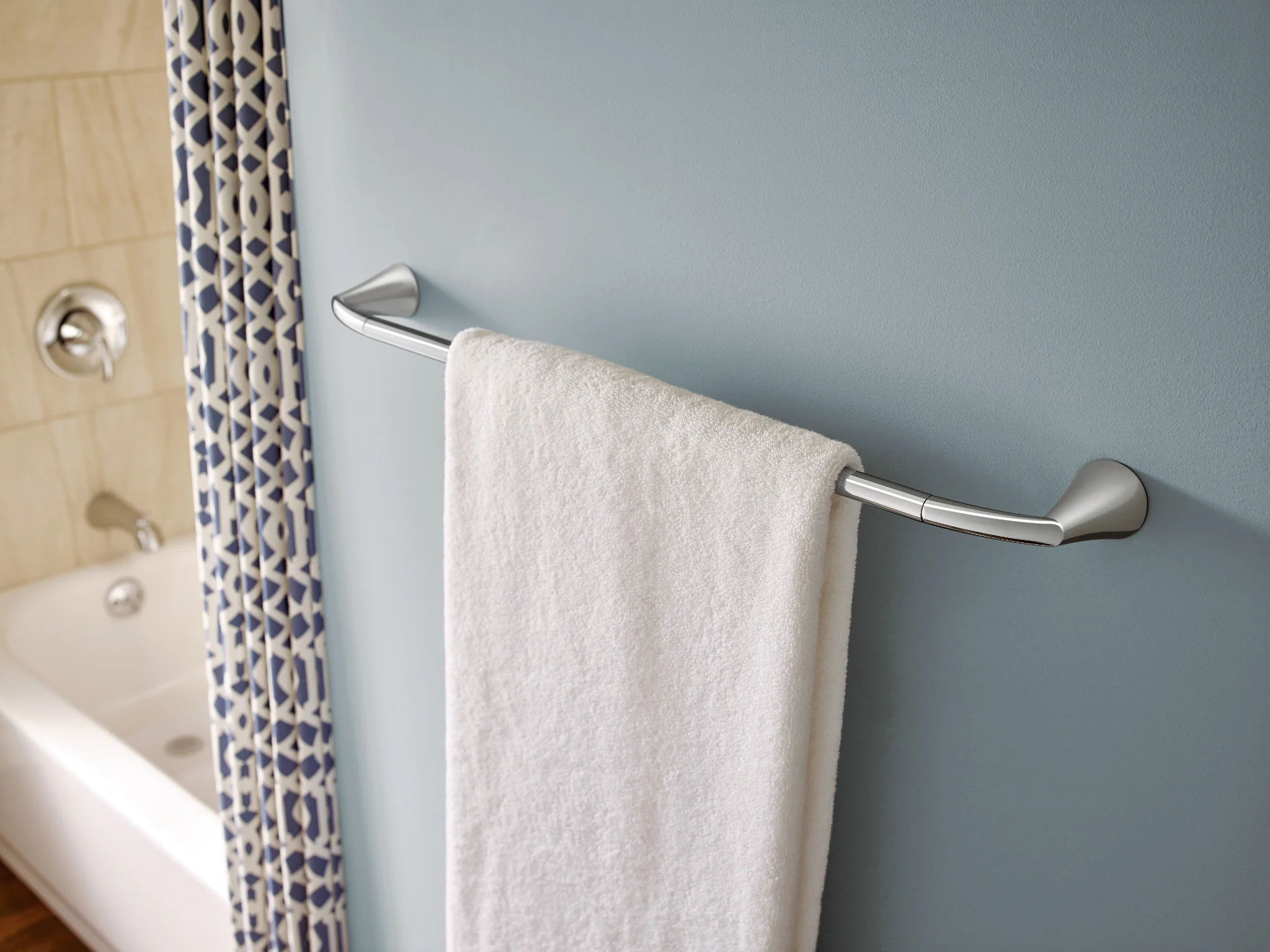 3450-Glyde-18-Towel-Bar-9.webp Glyde 18" Towel Bar