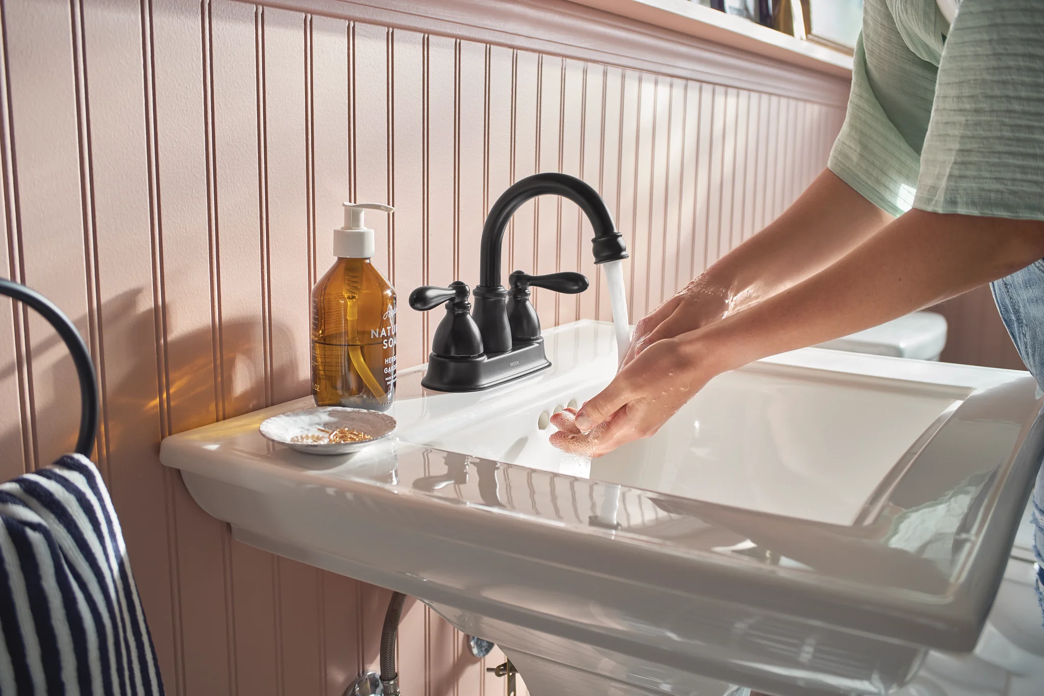 348-Caldwell-Two-handle-Centerset-Bathroom-Sink-Faucet-19.webp Caldwell Two-handle Centerset Bathroom Sink Faucet