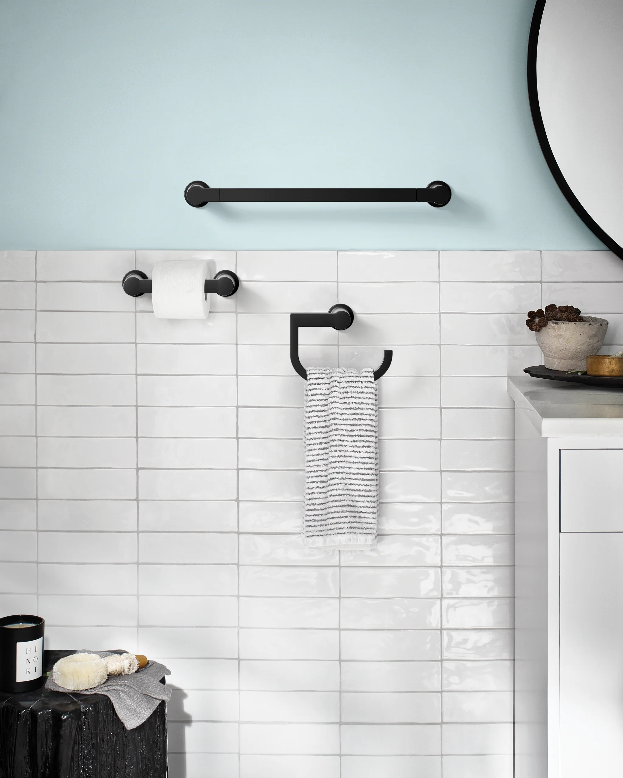 3560-Rinza-Matte-black-pivoting-paper-holder-towel-bar-towel-ring-11.webp Rinza Matte black pivoting paper holder towel bar towel ring