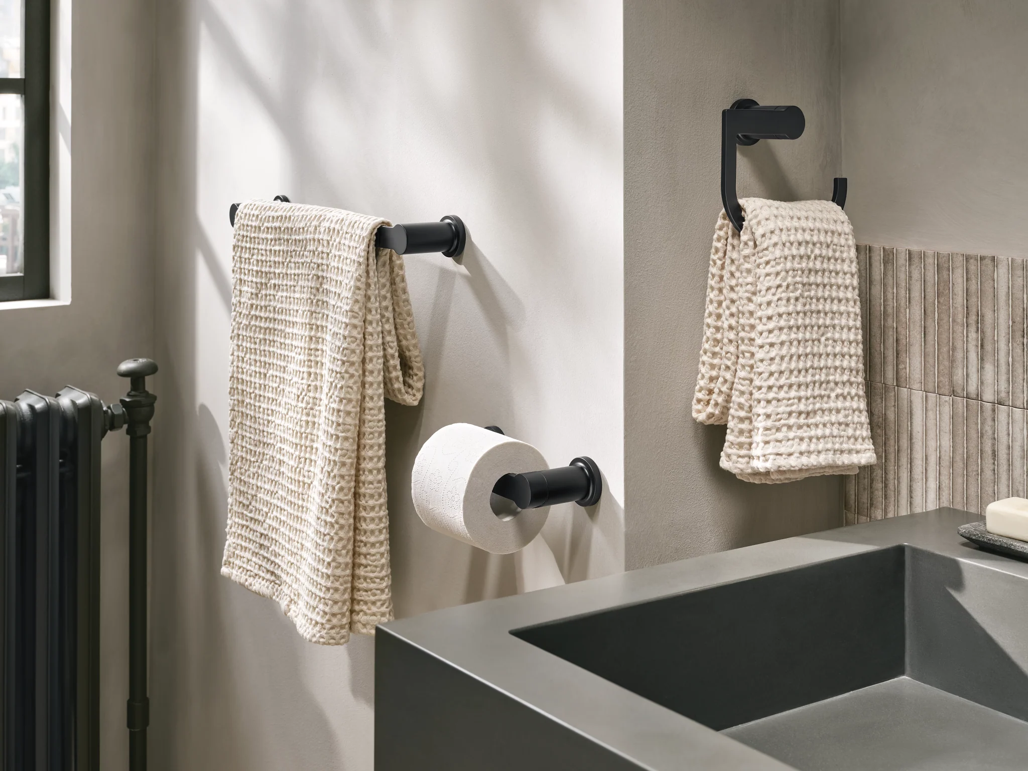 3560-Rinza-Matte-black-pivoting-paper-holder-towel-bar-towel-ring-12.webp Rinza Matte black pivoting paper holder towel bar towel ring