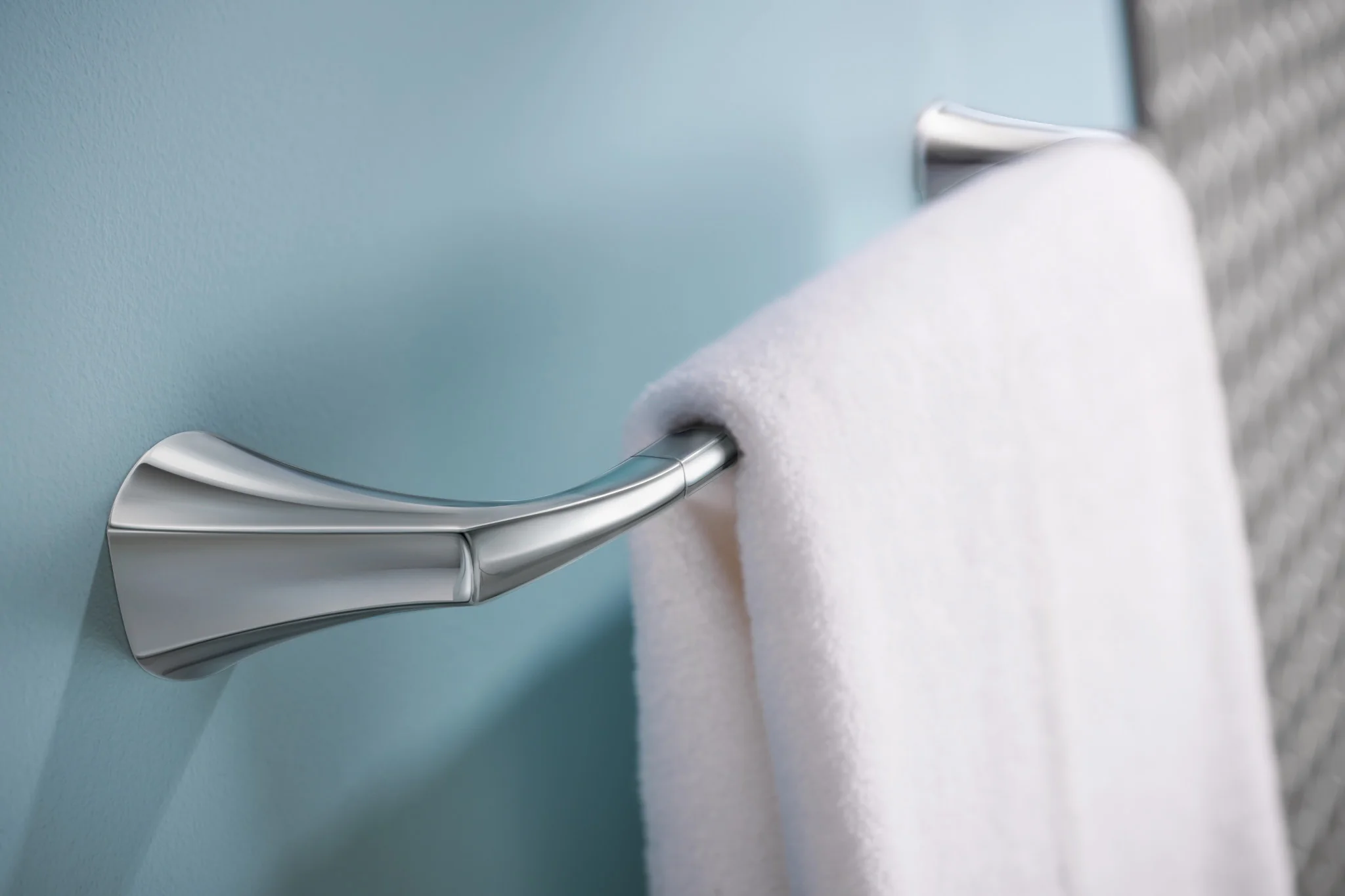 3619-Lindor-18-Towel-Bar-10.webp Lindor 18" Towel Bar
