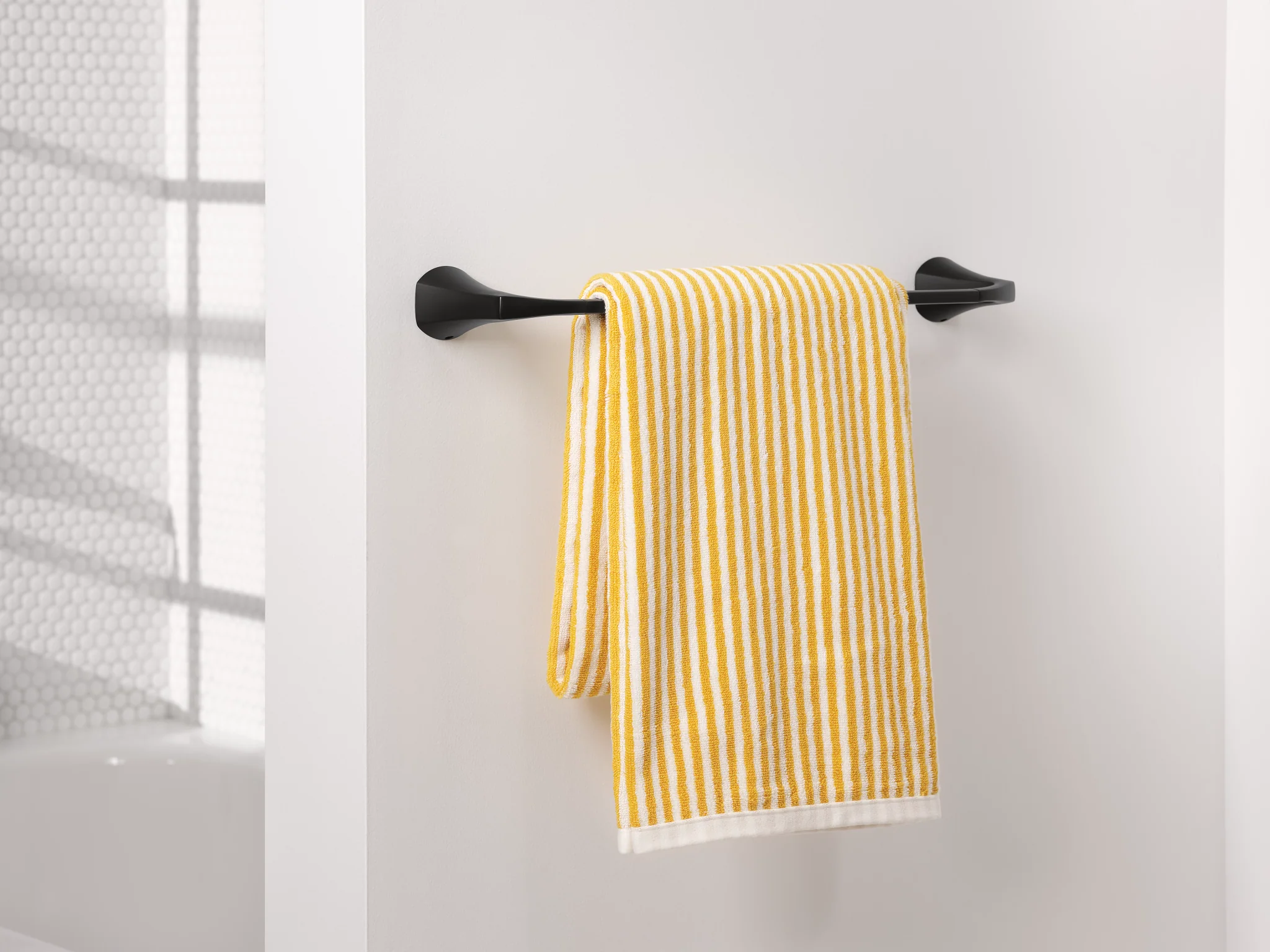 3619-Lindor-18-Towel-Bar-4.webp Lindor 18" Towel Bar