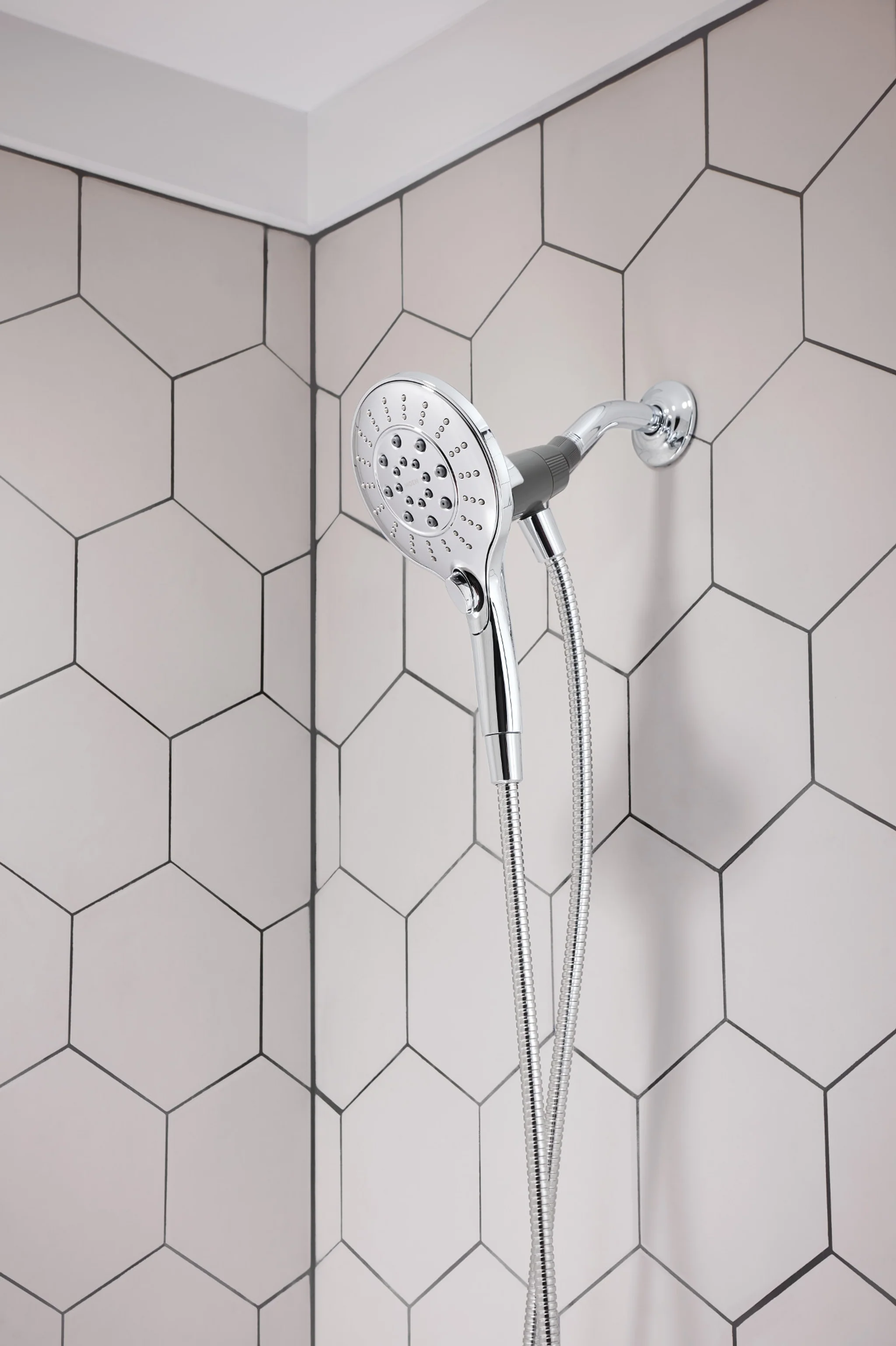 3637-Engage-Six-Function-5-1-2-Diameter-Spray-Head-Handheld-Shower-16.webp Engage Six-Function 5 1/2" Diameter Spray Head Handheld Shower