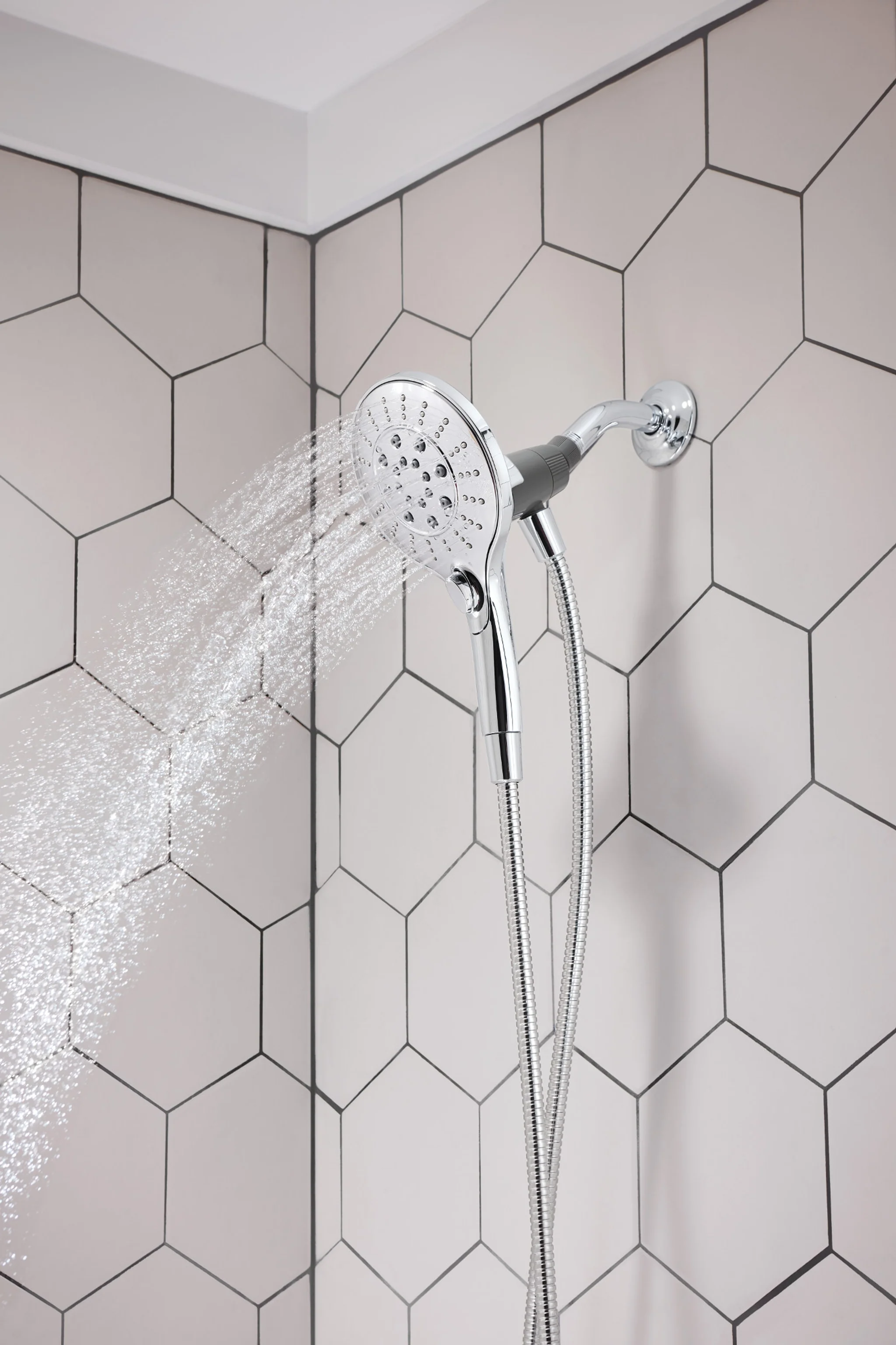 3637-Engage-Six-Function-5-1-2-Diameter-Spray-Head-Handheld-Shower-19.webp Engage Six-Function 5 1/2" Diameter Spray Head Handheld Shower