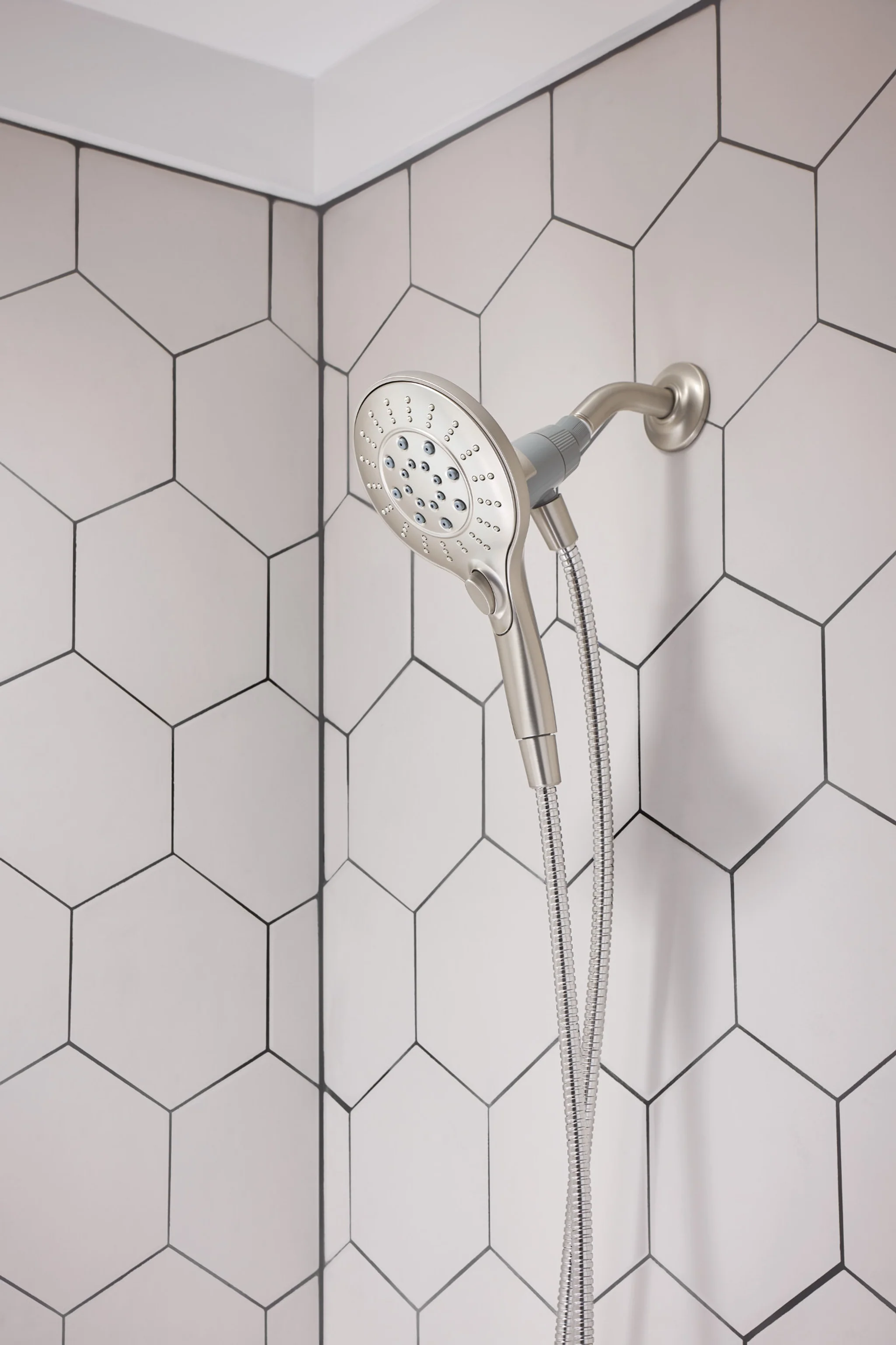 3637-Engage-Six-Function-5-1-2-Diameter-Spray-Head-Handheld-Shower-3.webp Engage Six-Function 5 1/2" Diameter Spray Head Handheld Shower