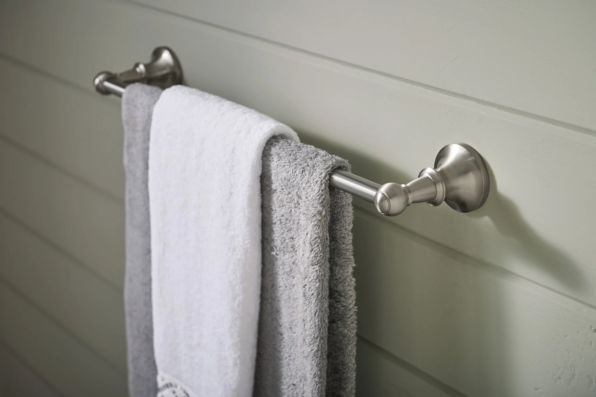 3890-Vale-24-Towel-Bar-3.webp Vale 24" Towel Bar