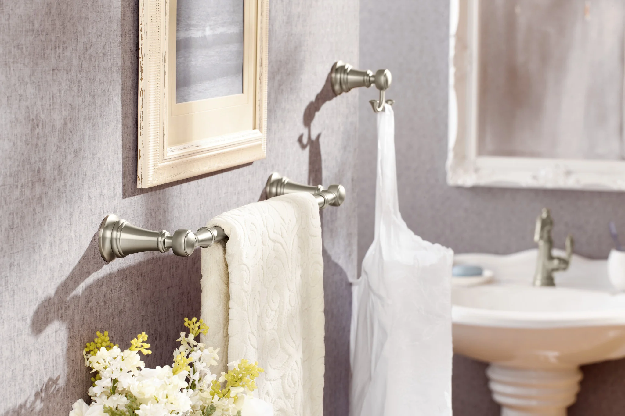3941-Weymouth-18-Towel-Bar-18.webp Weymouth 18" Towel Bar