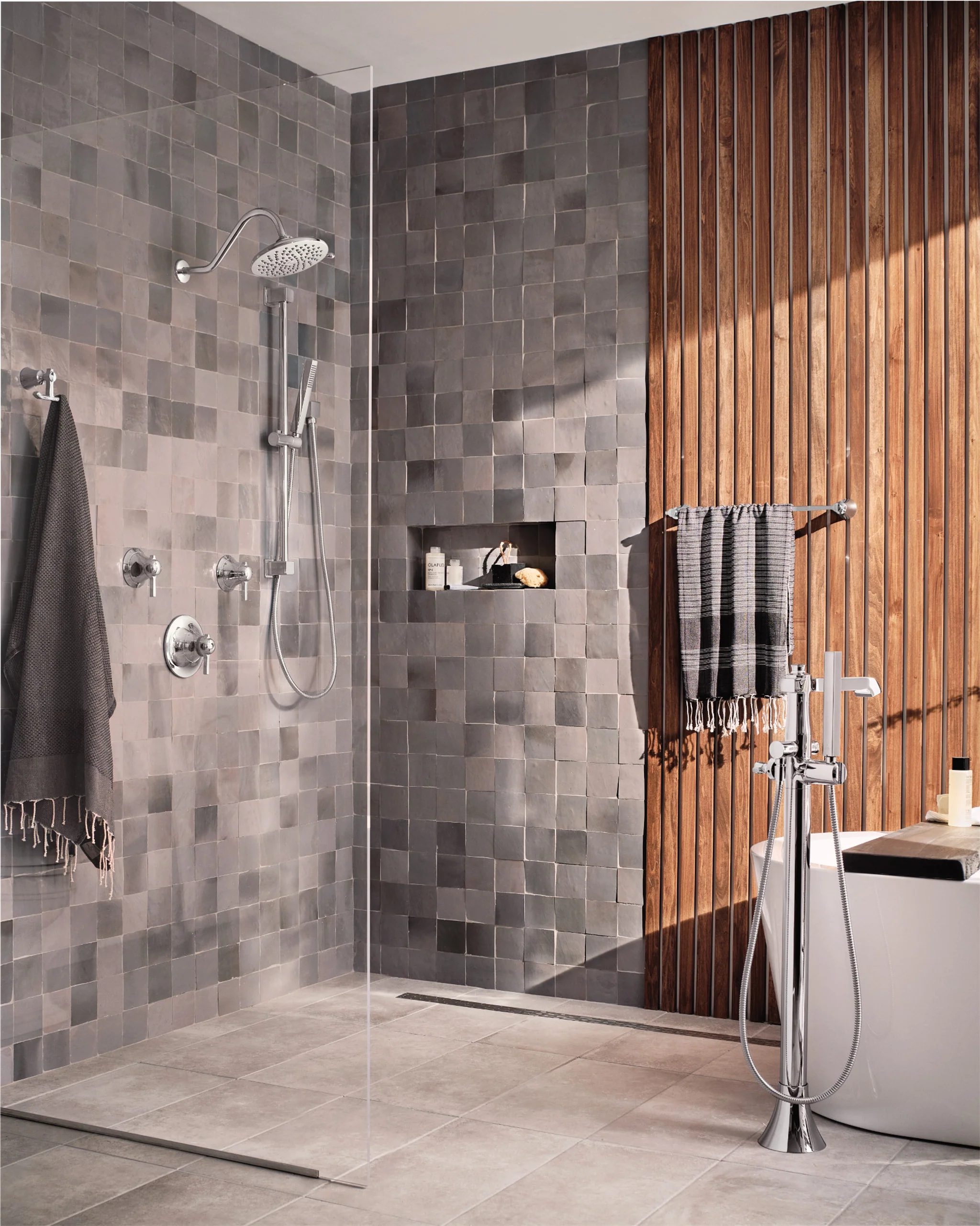 3948-Flara-18-Towel-Bar-5.webp Flara 18" Towel Bar