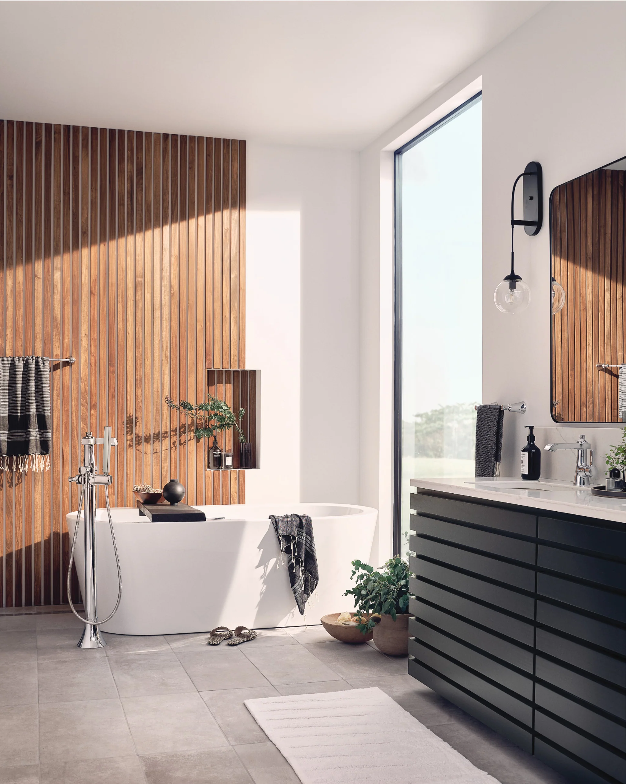 3948-Flara-18-Towel-Bar-6.webp Flara 18" Towel Bar