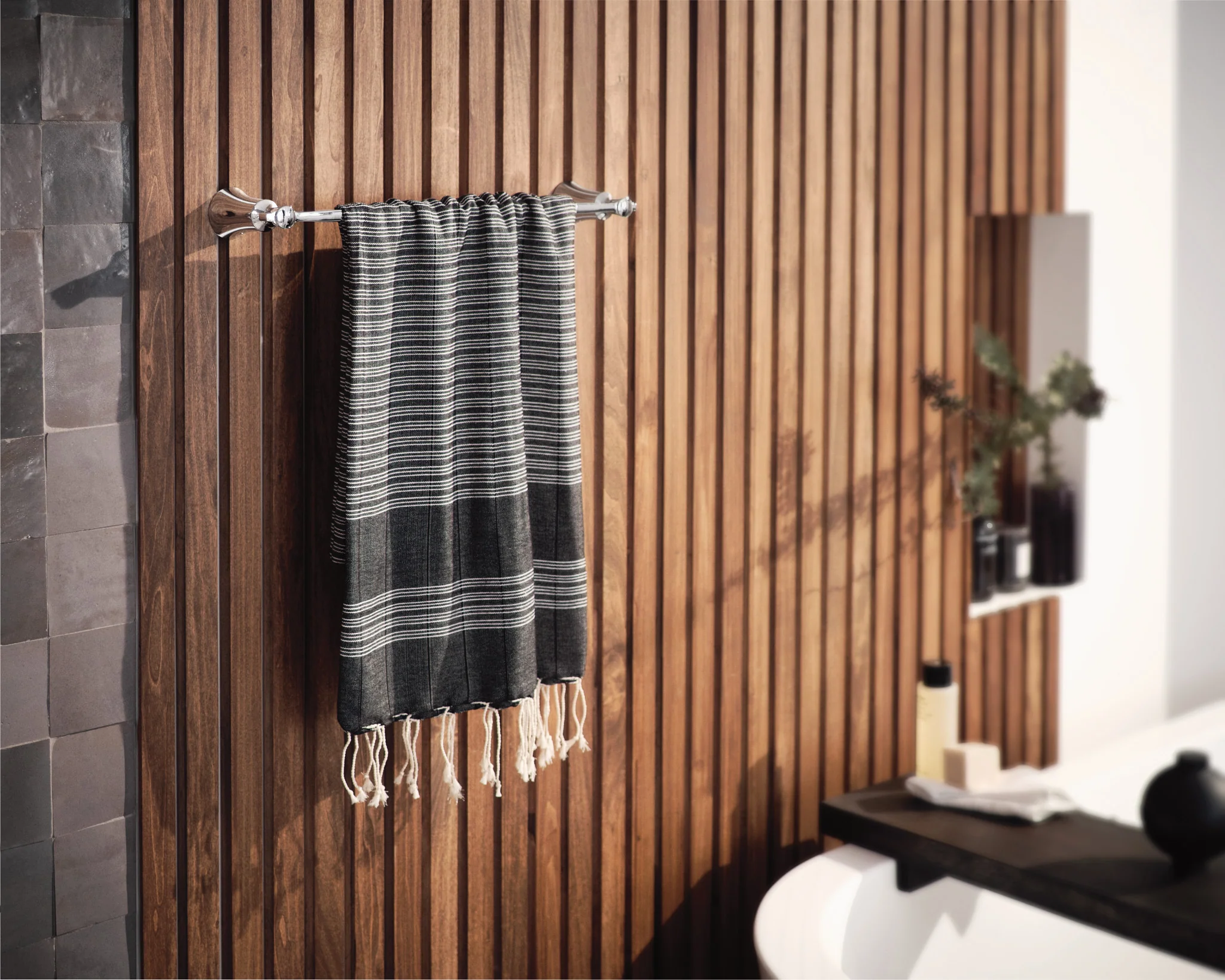 3948-Flara-18-Towel-Bar-7.webp Flara 18" Towel Bar