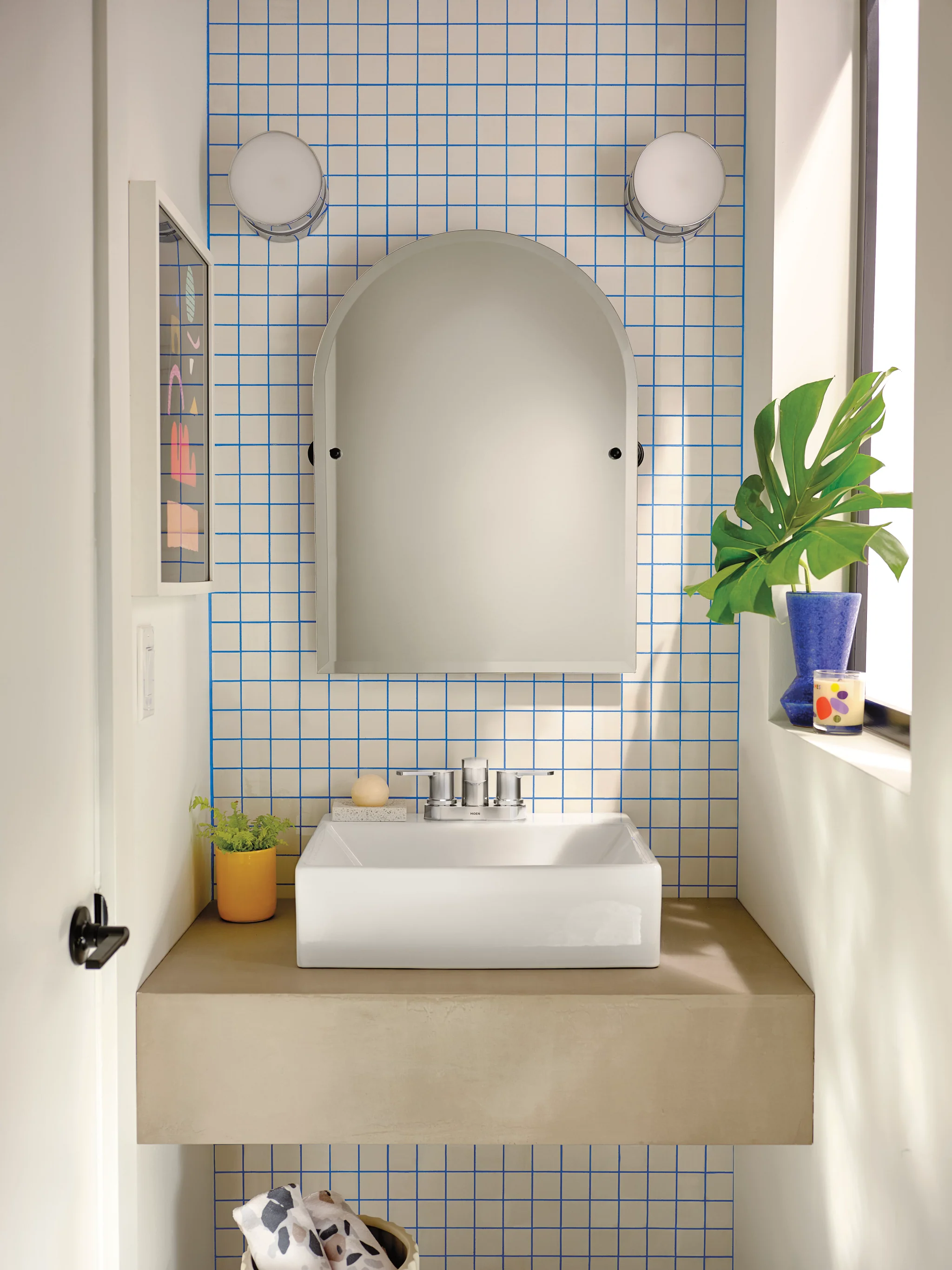 4195-Laris-Two-handle-Centerset-Bathroom-Sink-Faucet-2.webp Laris Two-handle Centerset Bathroom Sink Faucet