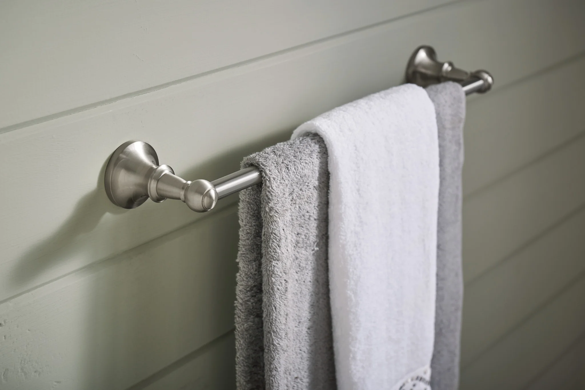4482-Vale-Chrome-18-Towel-Bar-3.webp Vale Chrome 18" Towel Bar