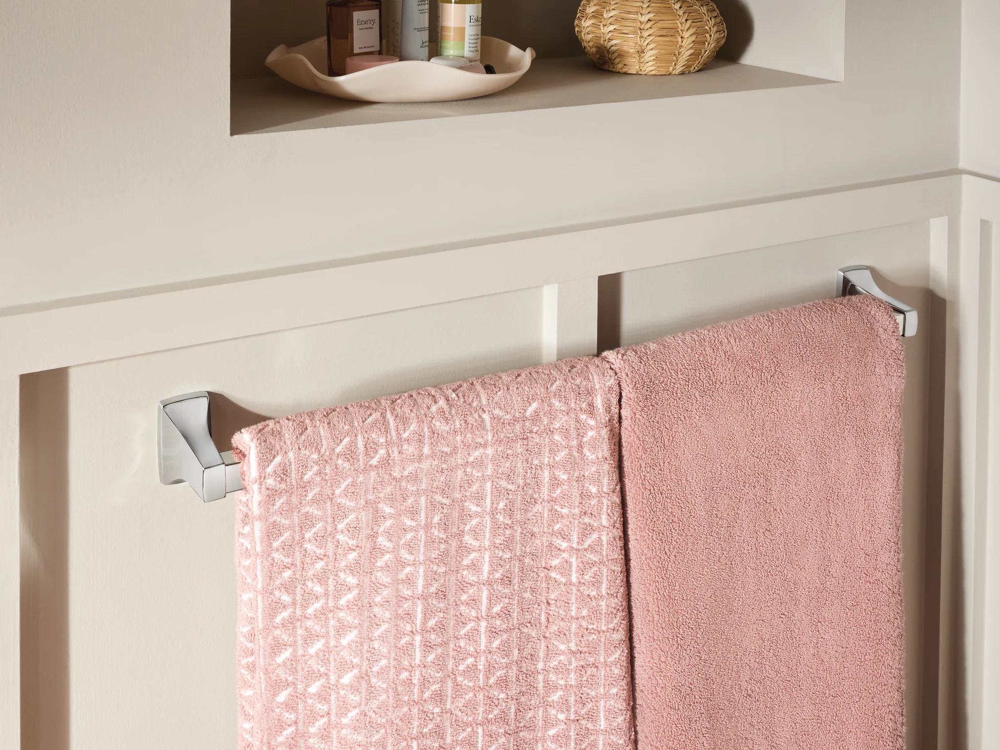 4618-Adler-Chrome-24-towel-bar-4.webp Adler Chrome 24" towel bar