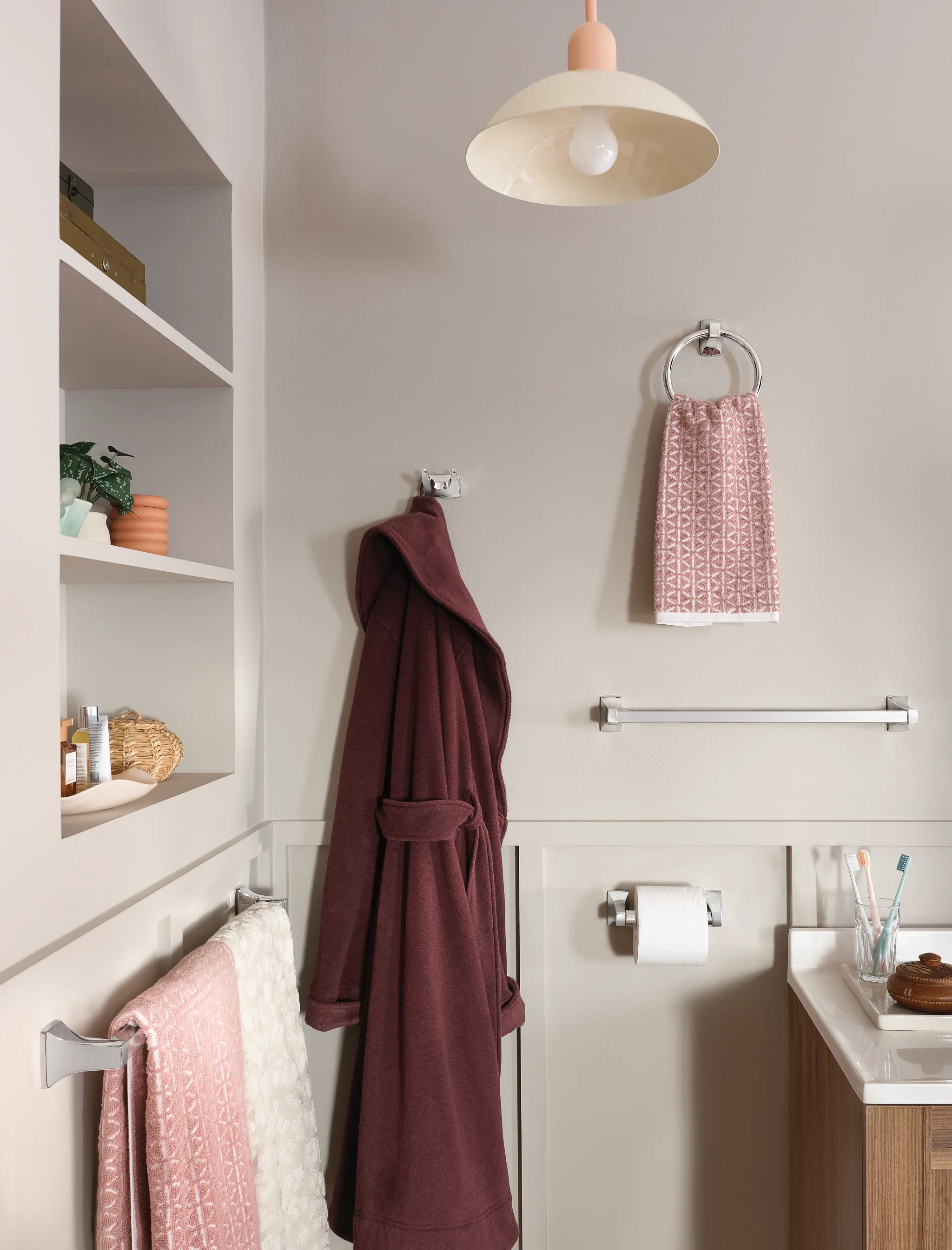 4618-Adler-Chrome-24-towel-bar-5.webp Adler Chrome 24" towel bar